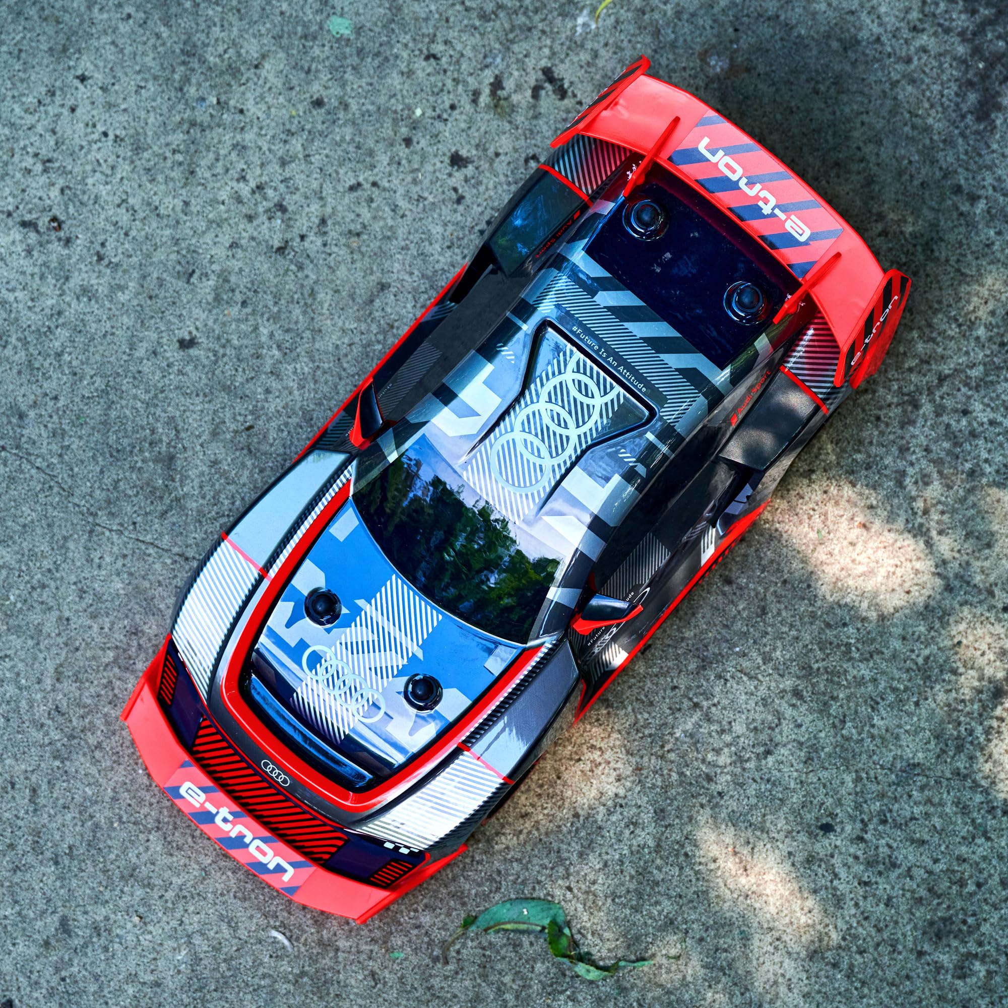 Dickie Toys-Coche de Juguete Radiocontrol Audi Si E-Tron, Escala 1:16 (30cm), Función Derrape, Coche teledirigido 2 Canales RC (2,4 GHz), Tracción Total, para niños a Partir de 6 años (201106011)