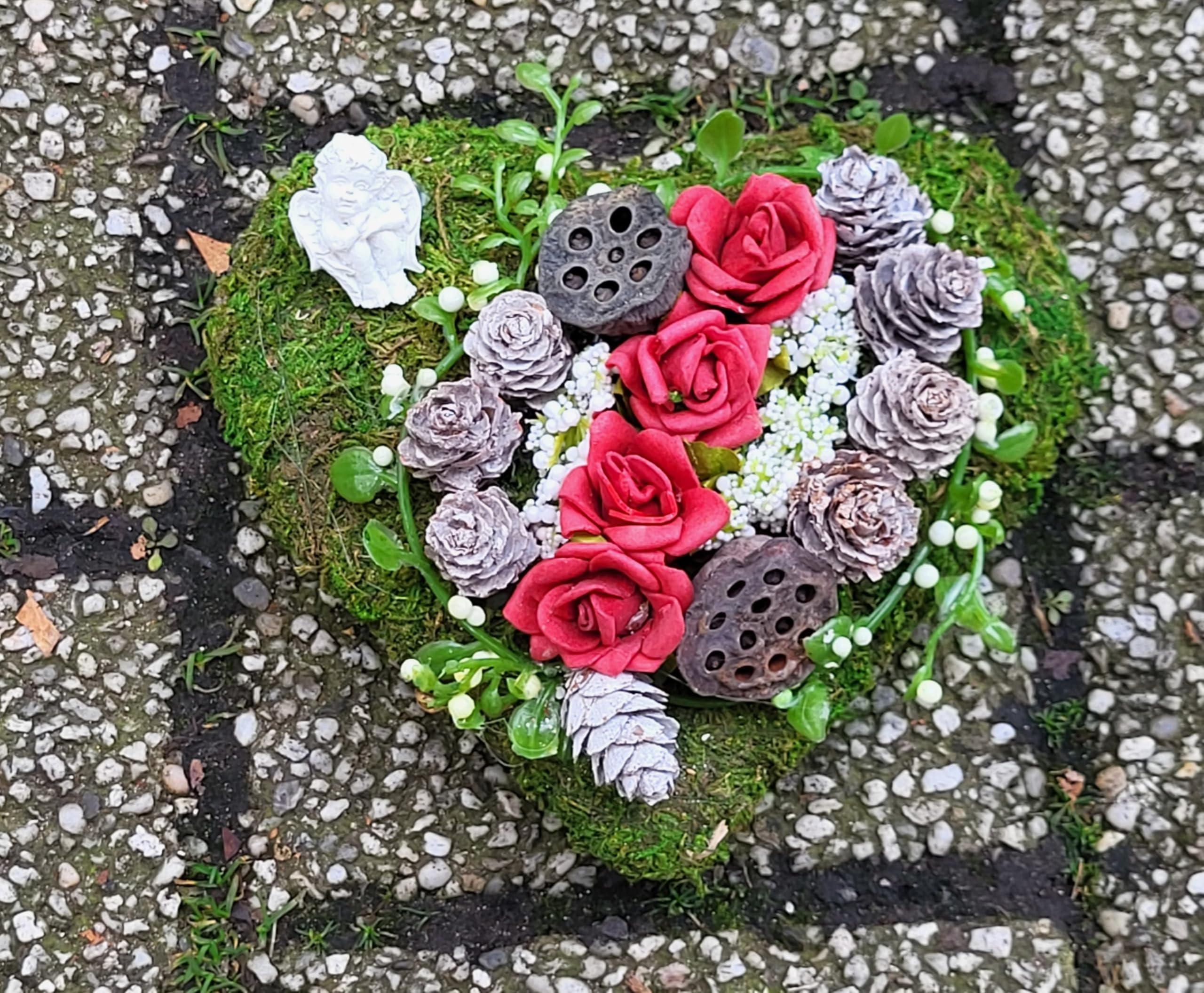 Der kleine Dekoladen Deko & Geschenke by Sabine Faust Lünen Grabherz klein 15cm Urnenwand Grabschmuck Grabgesteck Totensonntag Urnengrab rote Rosen
