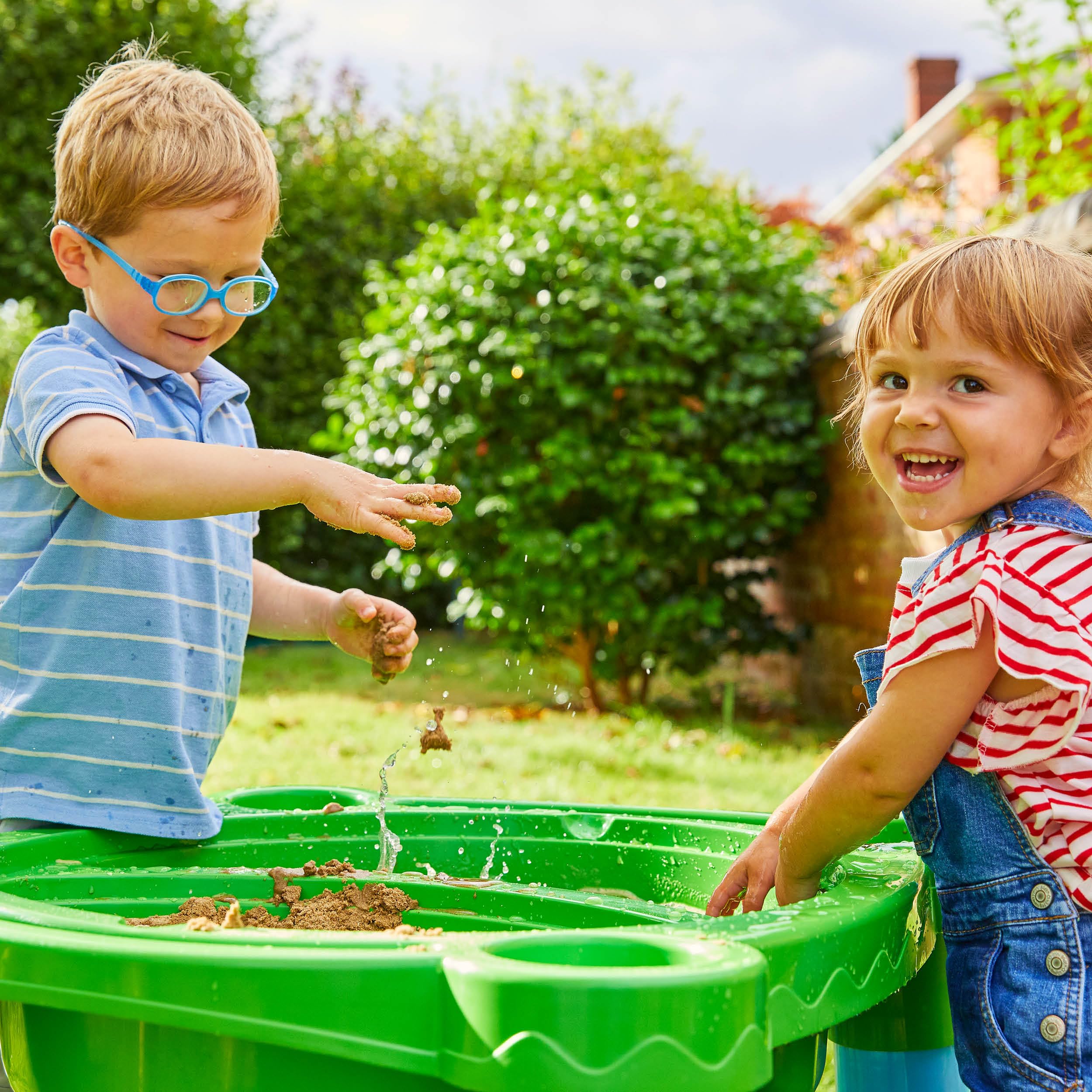 Palplay Table d’Activités Enfants – Bac Sable et Eau 2 Compartiments – Surface Amovible Multi-Usage – Jusqu’à 4 Enfants – Plastique Résistant UV – Dès 2 Ans