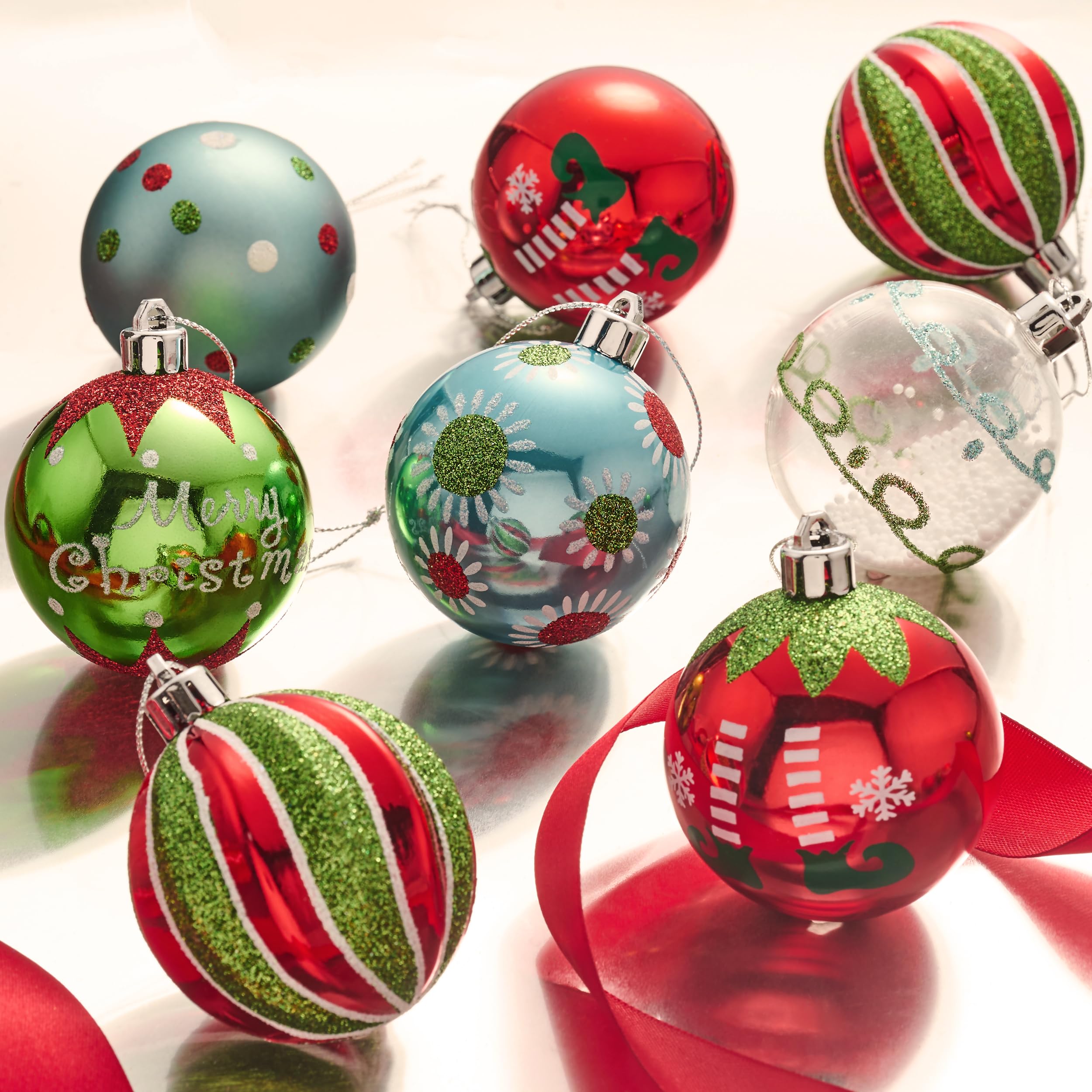 Valery Madelyn Lot de 16 boules de Noël incassables en forme d'elfe rouge, vert, blanc - 6 cm - Ornement décoratif fantaisiste à suspendre pour décoration de fête de Noël