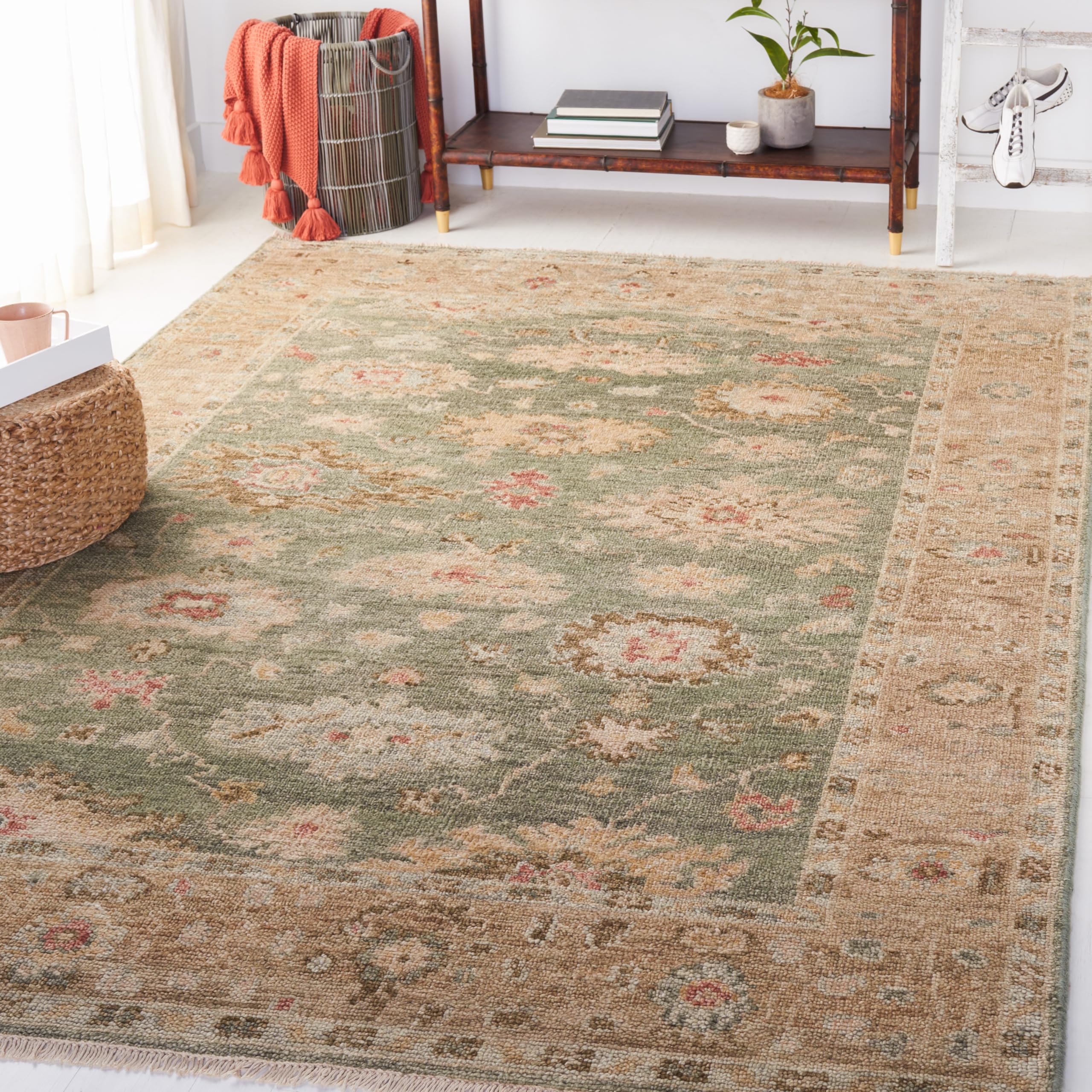 Amazon.com: SAFAVIEH Samarkand Collection 6' x 9' Sage / Taupe