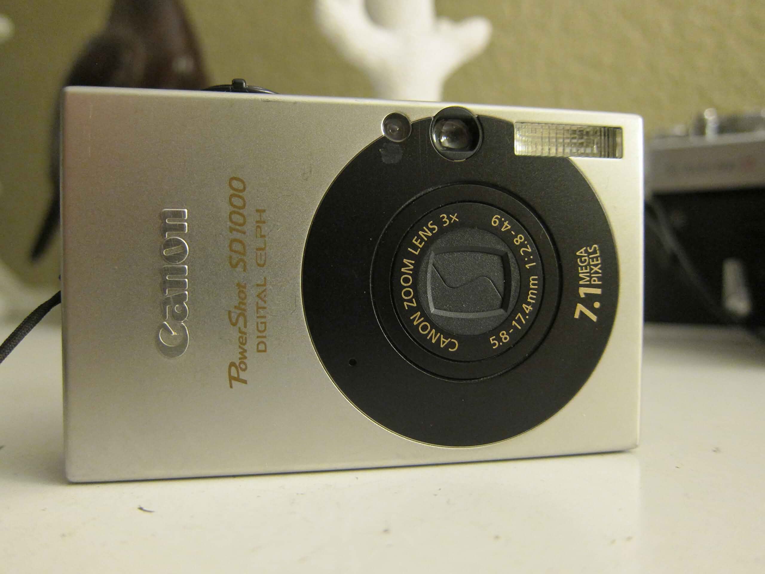 CanonPowerShot SD1000 7.1MP Digital Elph Camera with 3x Optical Zoom (Black) (OLD MODEL) Ultracompact