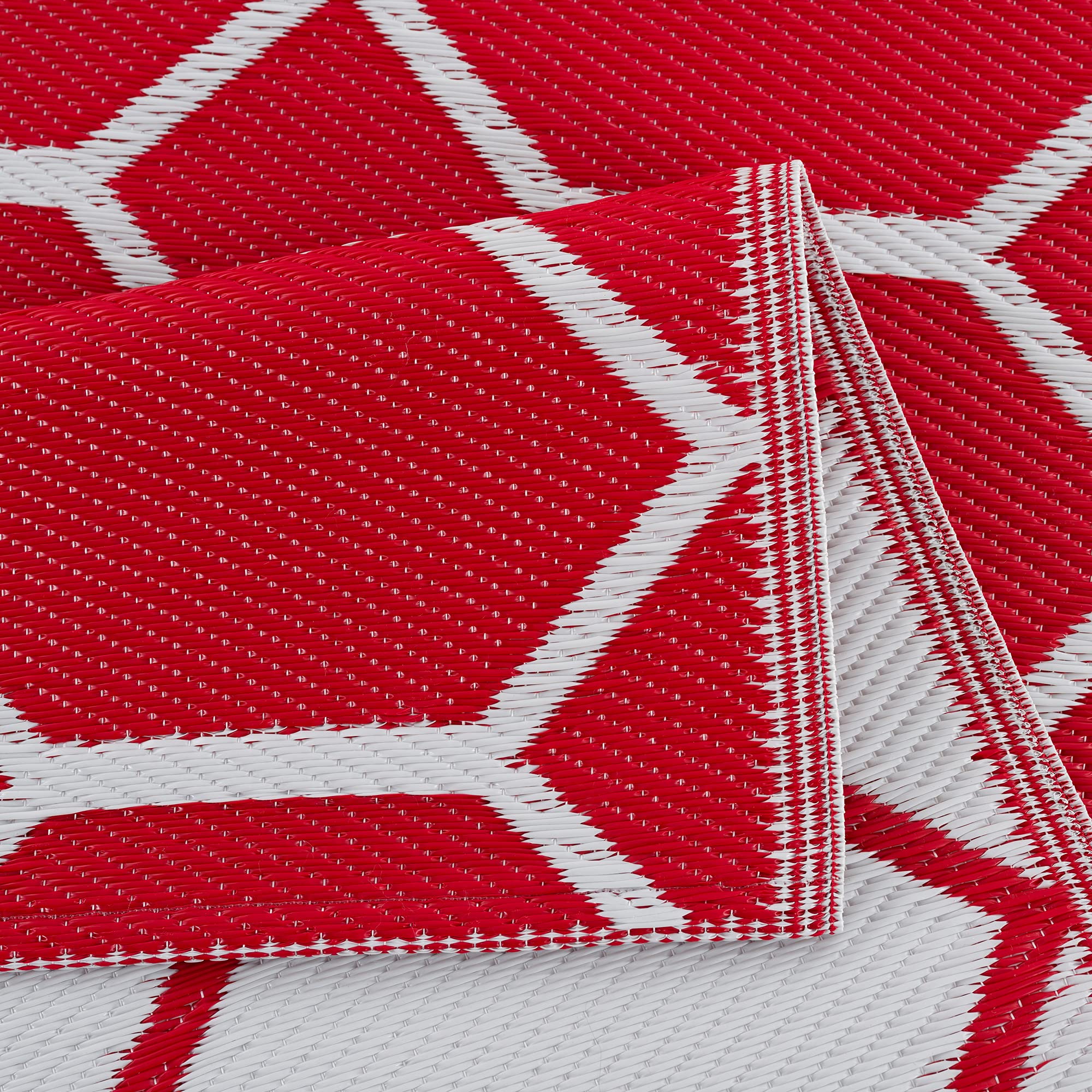 Outdoor Rug - Crease-Free Recycled Plastic Floor Mat for Patio, Camping, Beach, Balcony, Porch, Deck - Weather, Water, Stain, Lightweight, Fade and UV Resistant - Miami- Red & White (8'x10')