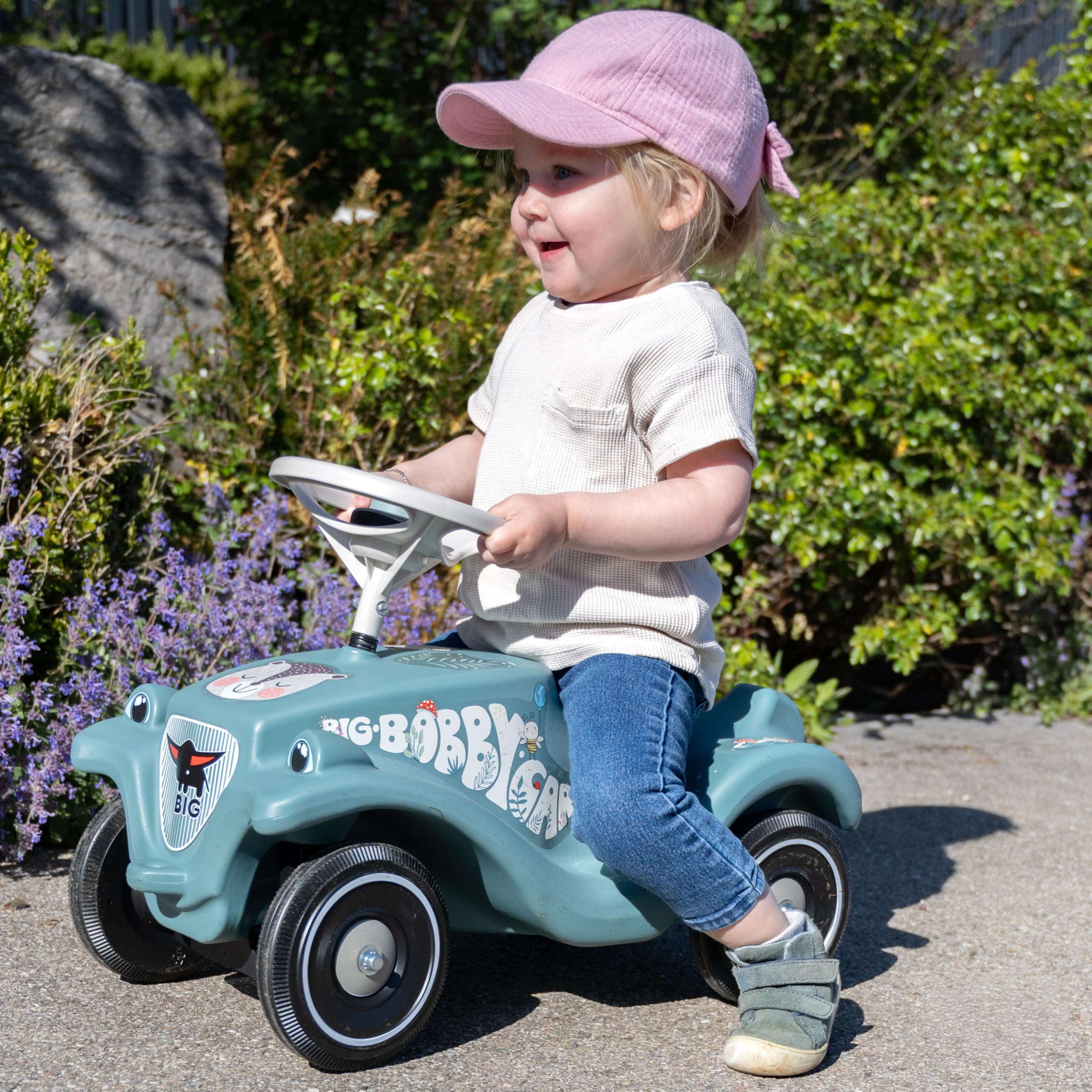 Big Bobby Car Classic Life - Rutschauto ab 1 Jahr, gefertigt aus recyceltem Kunststoff, ergonomische Karosserie, Sicherheitslenkrad mit Hupe, stabile Räder, Petrol-Beige, ab 12 Monate