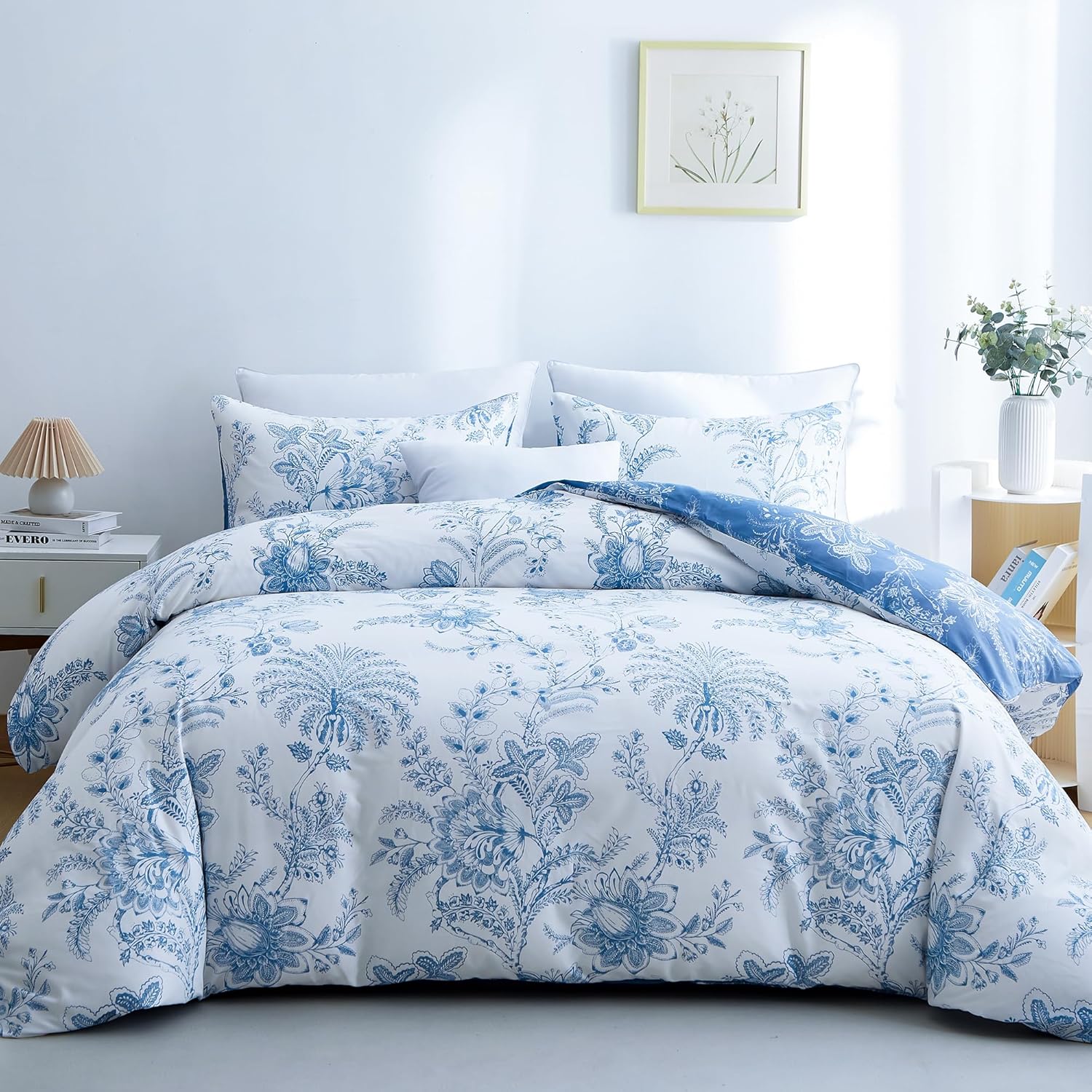 BOLINLIVING Floral Queen Comforter Set 3 Pieces, Soft Breathable Bed in a Bag Queen Size, Blue and White Floral Bedding Set for All Season, 1 Comforter & 2 Pillowcases Blue Floral Queen