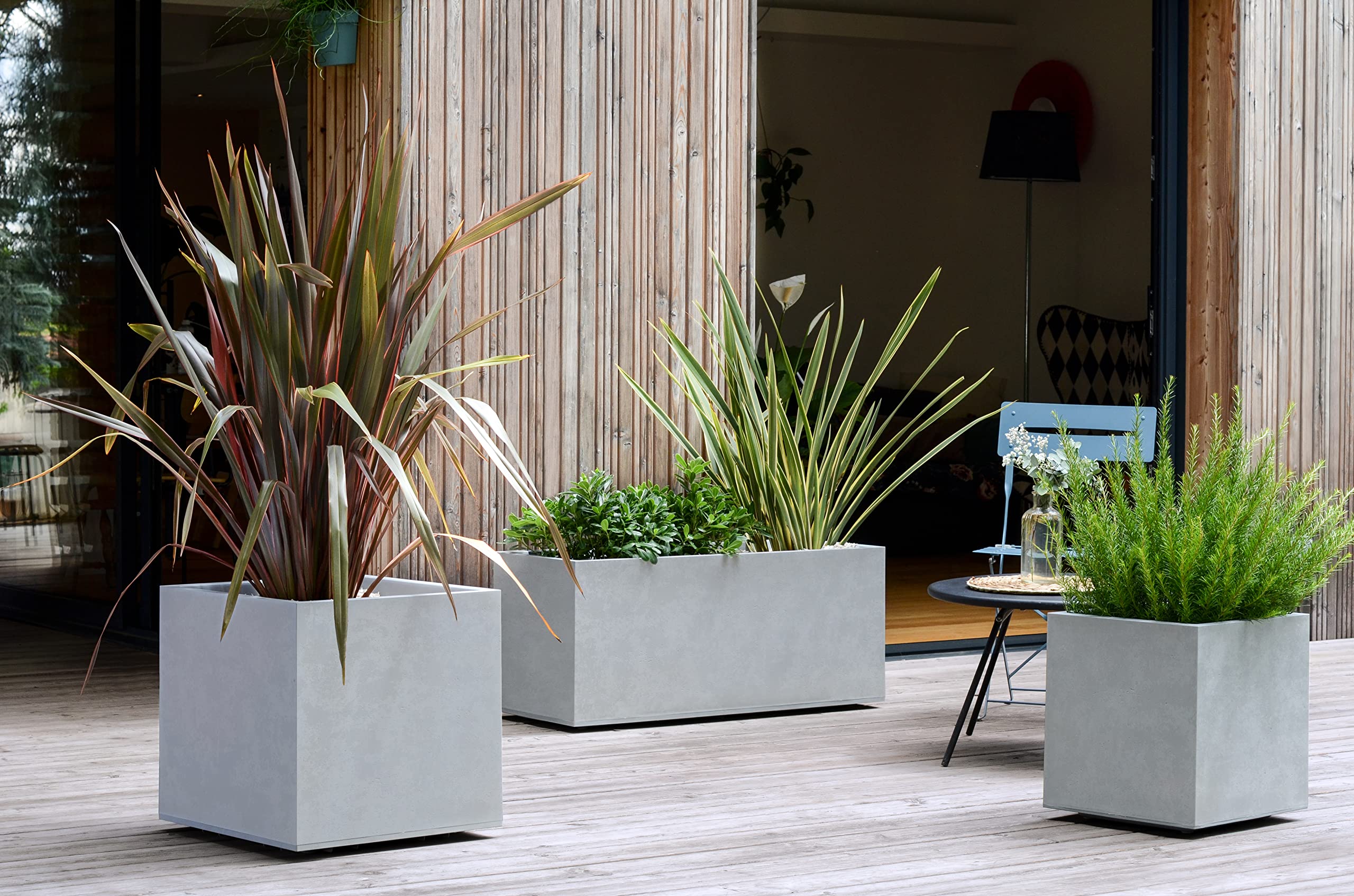 Ondis24 Pflanzkübel Blumenkübel Blumentopf Basalt 100cm, Schiefer Optik mit Wasserspeicher, Winterfest (Beton Hellgrau)