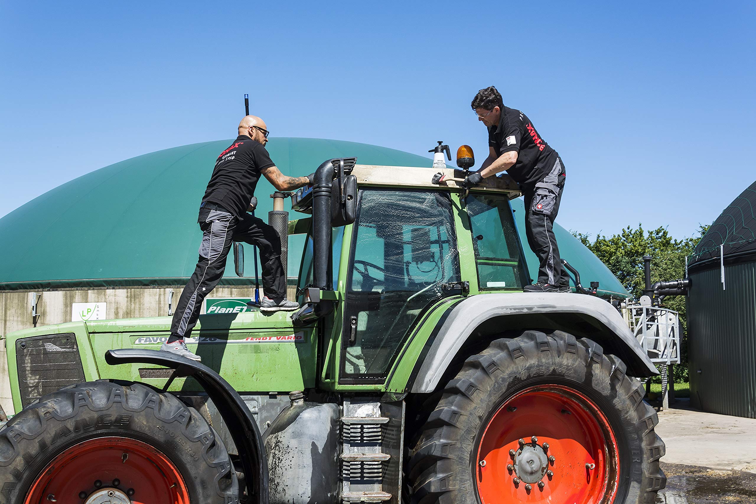SONAX AGRAR aktywny środek czyszczący alkaliczny (5 litrów), skuteczny koncentrat do czyszczenia pojazdów rolniczych, maszyn i urządzeń, nr art. 07265000