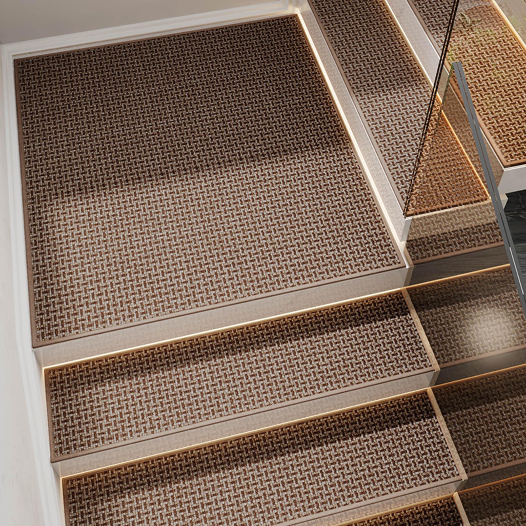 Evite resbalones en peldaños con los tapetes para escaleras interiores de madera