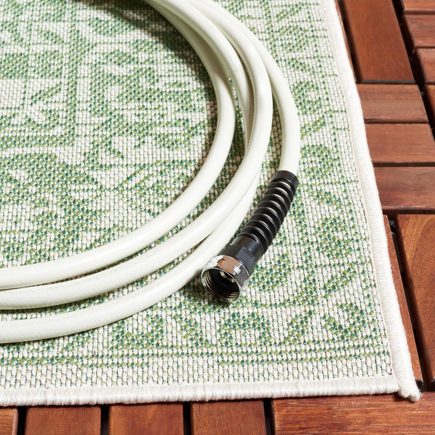 Safavieh Washable Rug Outdoor Bermuda Collection - 8' x 10', Green & Ivory, Non-Shedding & Easy to Clean, Ideal for Patio, Backyard, Mudroom (BMU813Y)