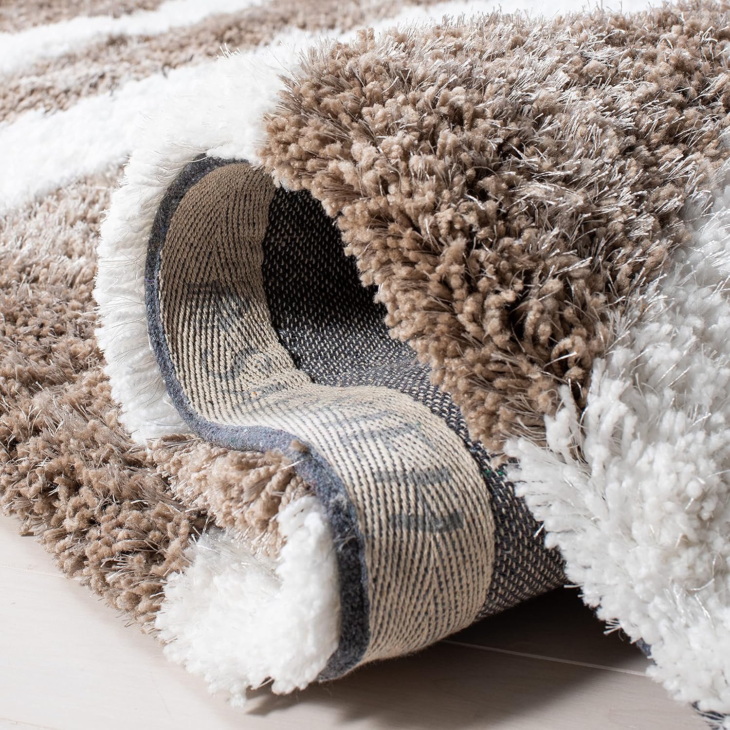 SAFAVIEH Barcelona Shag Collection 2'3" x 7' Ivory / Silver BSG321A Handmade Abstract 1.75-inch Thick Runner Rug