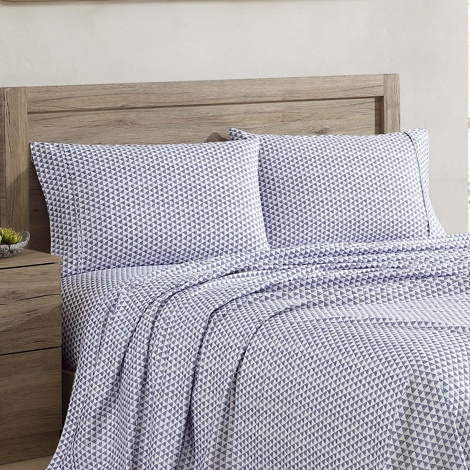 Brielle Home Sateen Printed Sheet Set, King, Triangles Navy