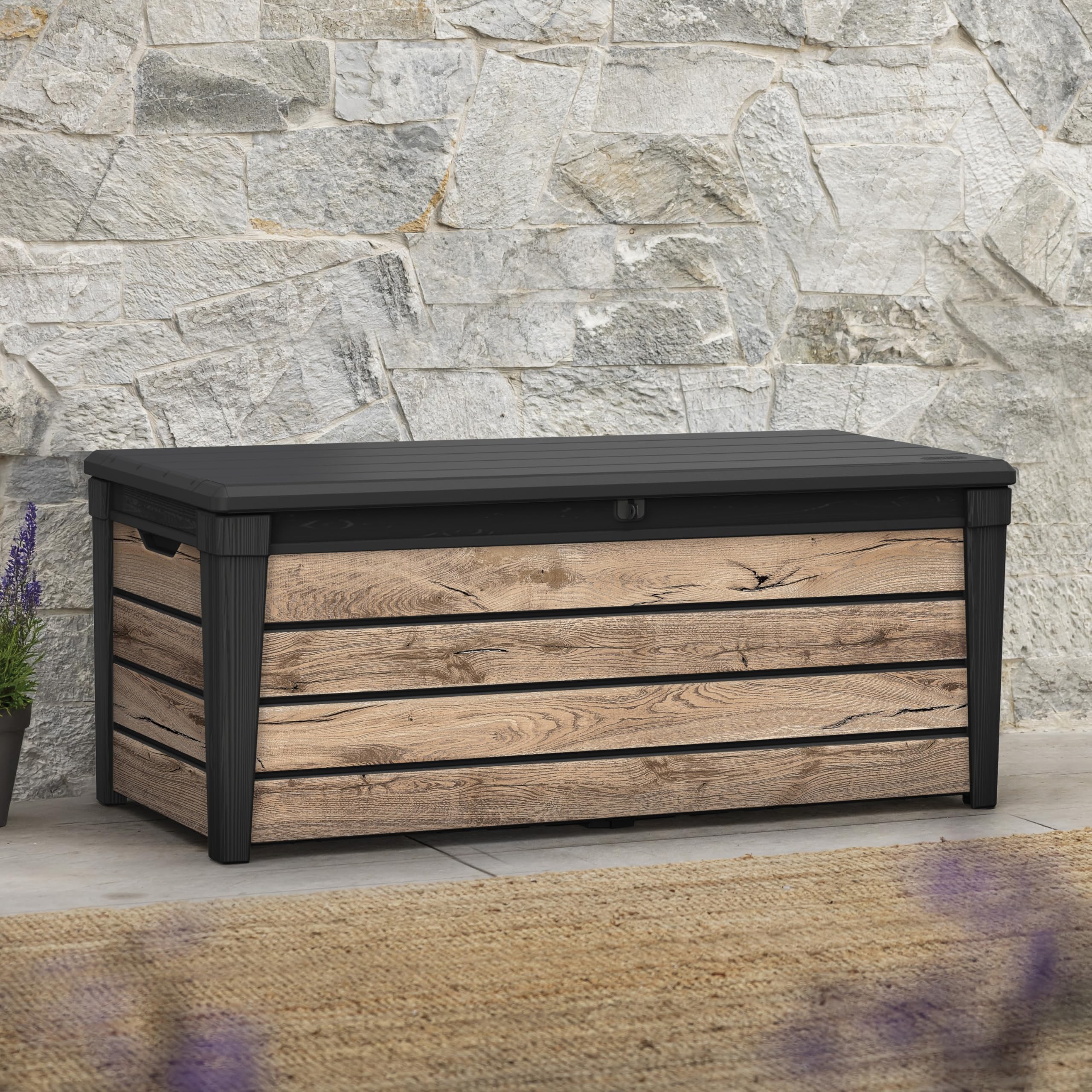 Koll Living Gartenbox Brightwood | 454 Liter, Holzoptik Pinie | Deckel mit Gasdruckfedern, bis 300 kg belastbar | wetterfest, wasserdicht, UV-resistent | Auflagenbox Kissenbox aus Kunststoff