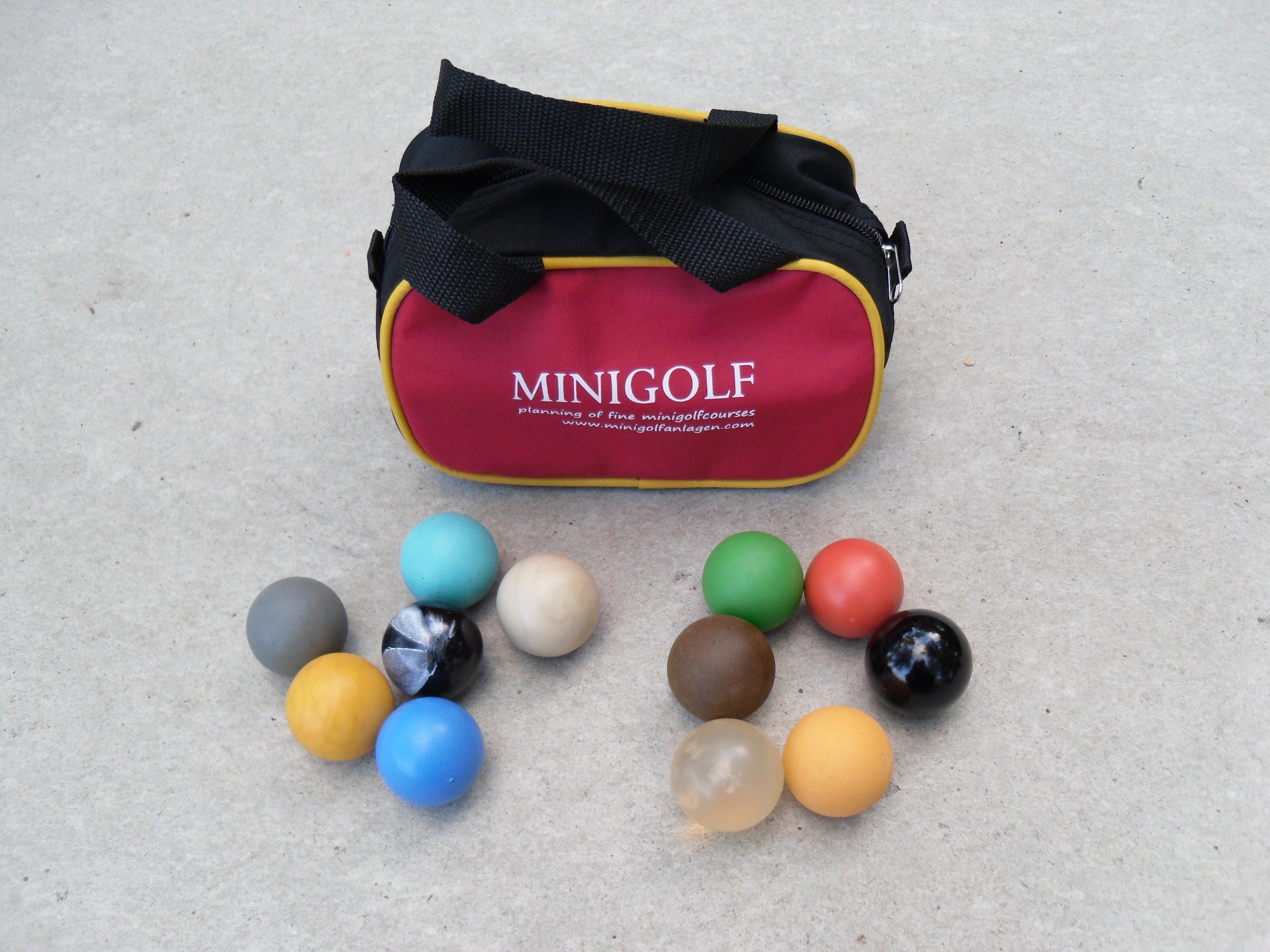 12 Minigolfbälle mit Kleiner Balltasche