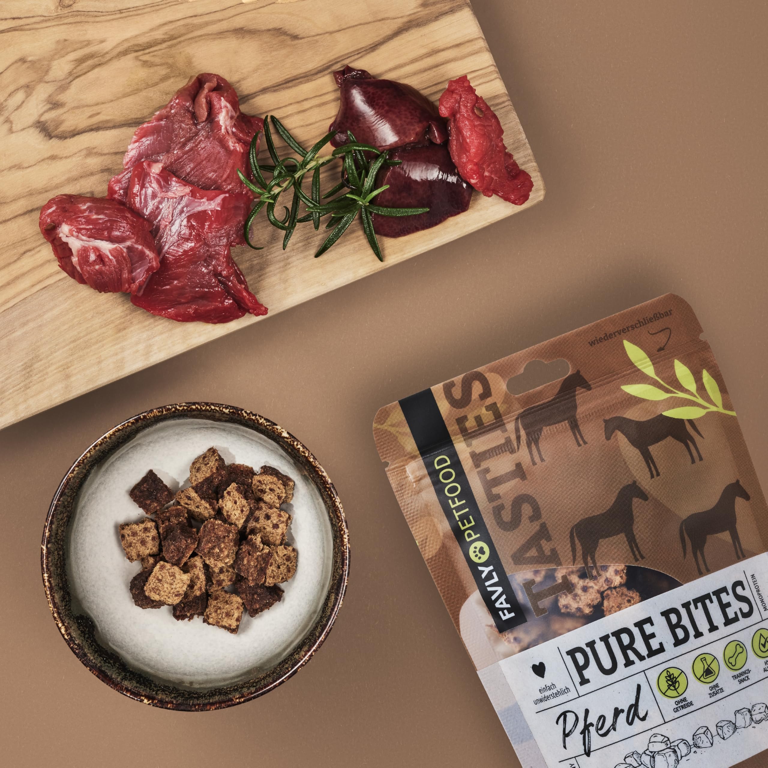 FAVLY Pure Bites Pferd 6x120g, softe Hundeleckerli, Monoprotein