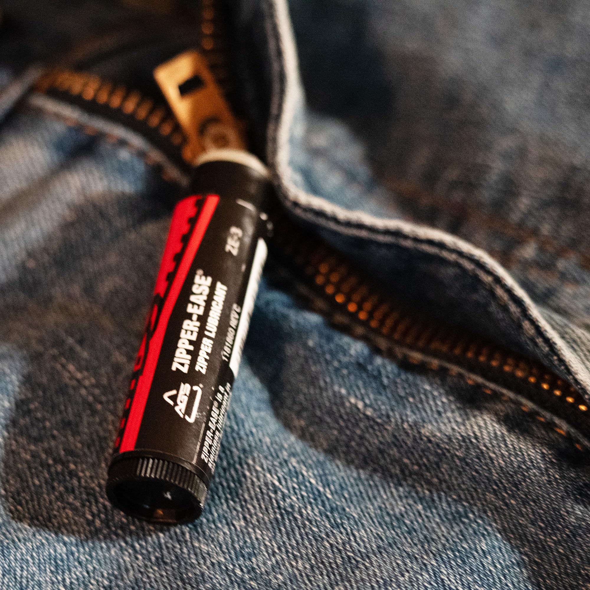 Amazon.com: AGS Zipper-Ease Wax Lubricant for Stuck Zippers – No-Mess Easy  Glide Balm Stick for Jackets, Coats, Backpacks & Outdoor Gear, 0.15 oz :  Industrial & Scientific