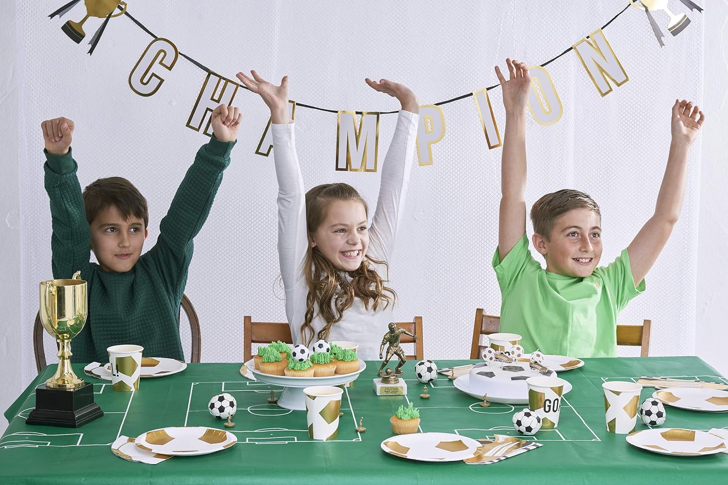 3 Meters - Reusable Premium Soccer Party Decorations - Bunting Included Footballs and Trophies - Ideal for a Kids Birthday or Award Ceremonies