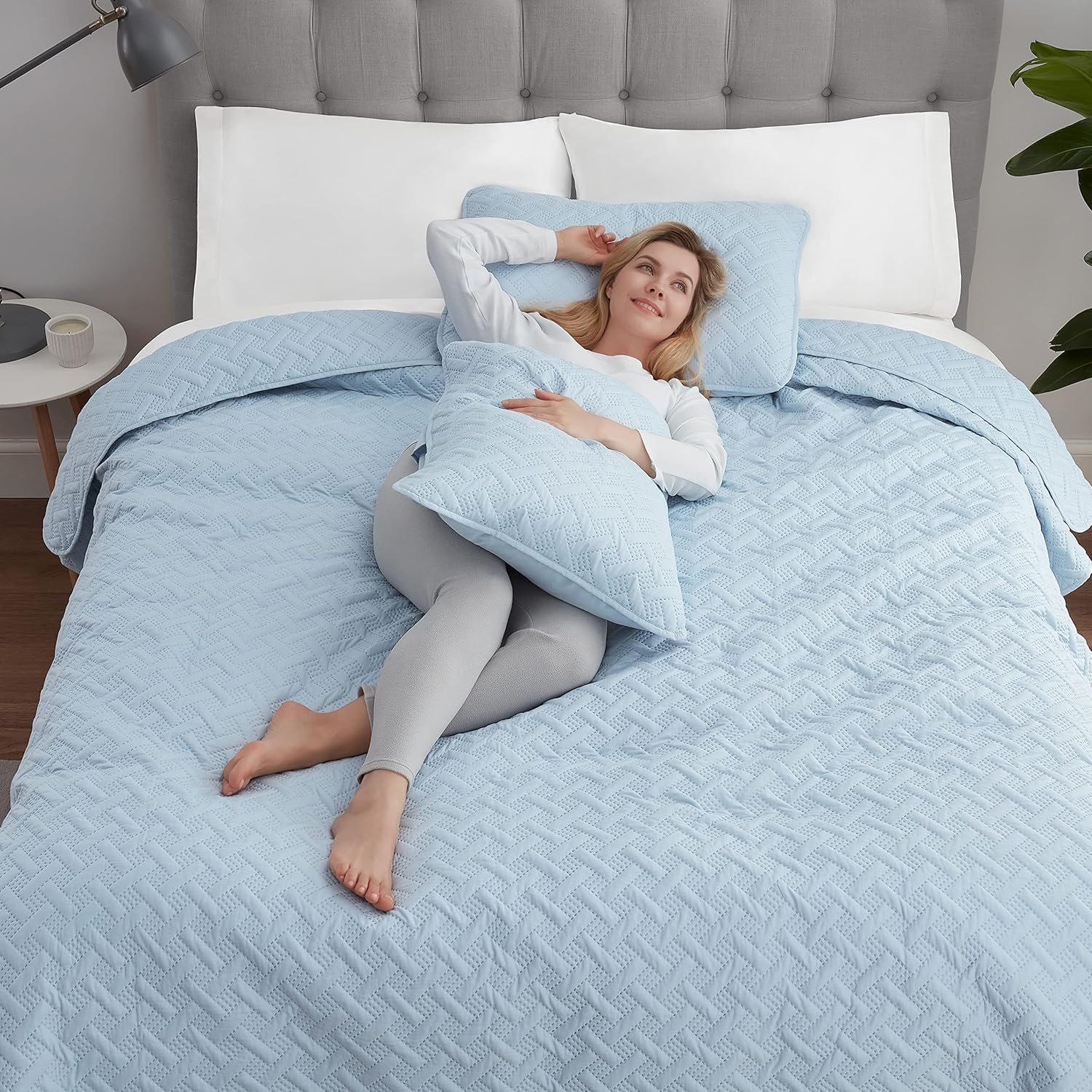 Serta ComfortSure Pinsonic Quilt Set King/Cal King Bedding Set in Light Blue