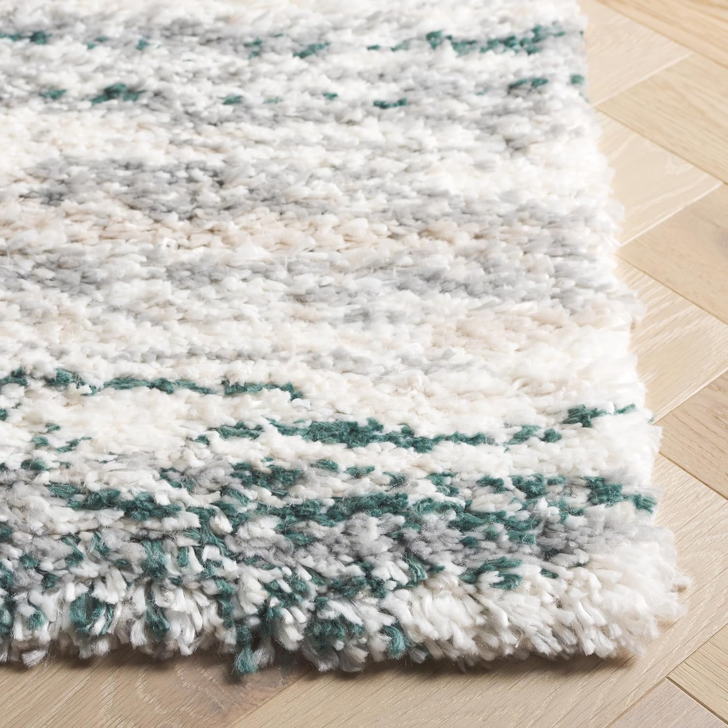 SAFAVIEH Fontana Shag 800 Collection Area Rug - 4' x 6', Ivory & Green, Shag & Flokati Design, Ideal for High Traffic Areas in Living Room, Bedroom & Dining Room (FNT842C-4)
