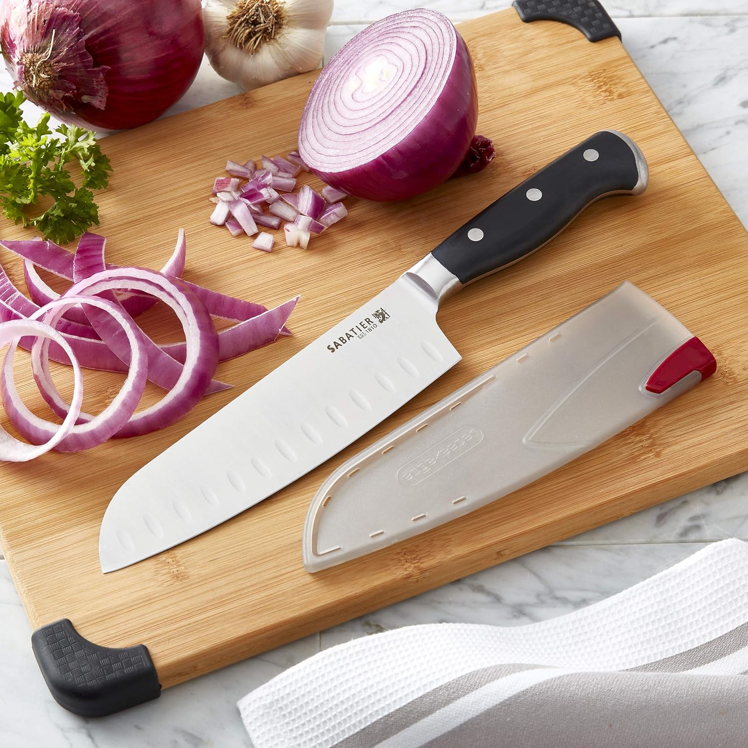 Sabatier Cuchillo Santoku de triple remache forjado con cubierta de