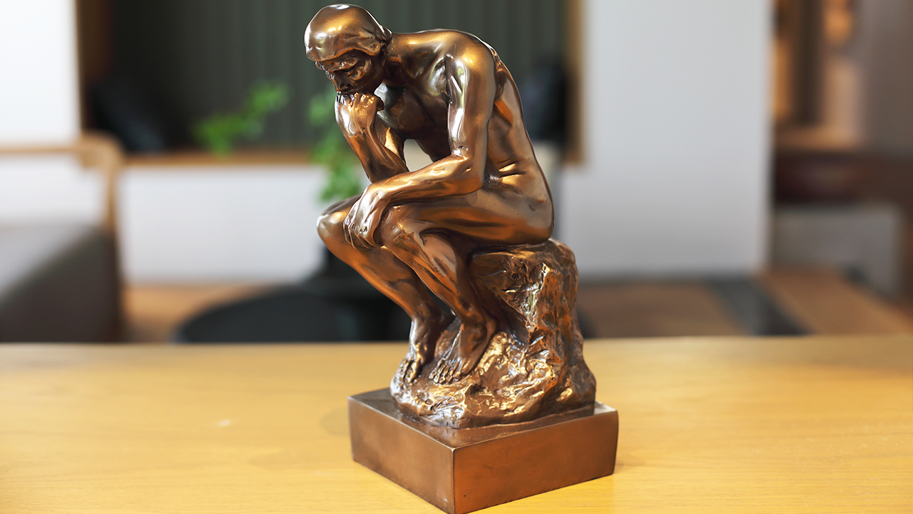 Estatua The Thinker en Resina color Bronce 8.8 pulg miniatura 7
