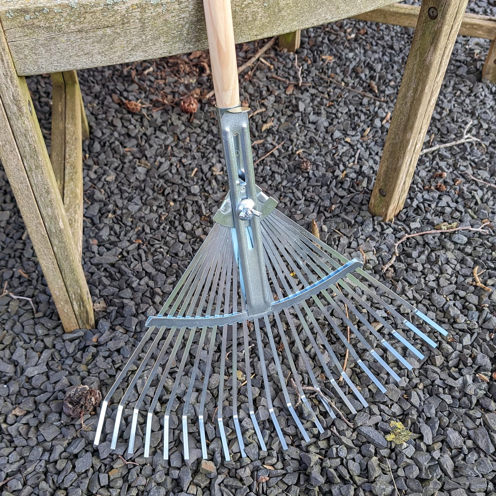 Garten Gerät Harke Rasen Boden Erde Rechen Metall Zinken Gartenrechen mit und ohne Holz Stiel (Rechen verzinkt verstellbar mit Stiel)