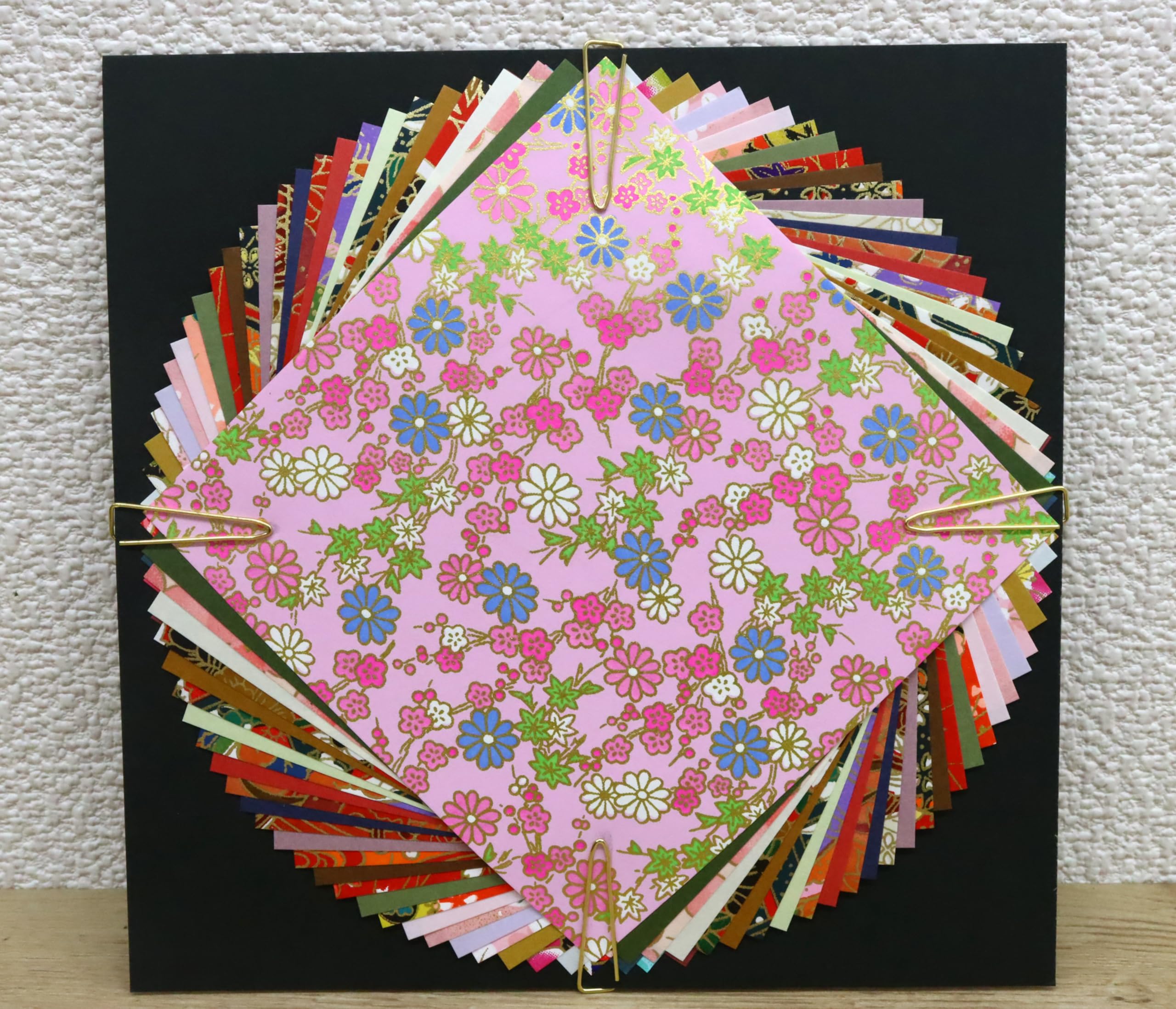 Amazon.co.jp: 日本製 昔ながらの 千代紙(12×12cm)中 : ホビー