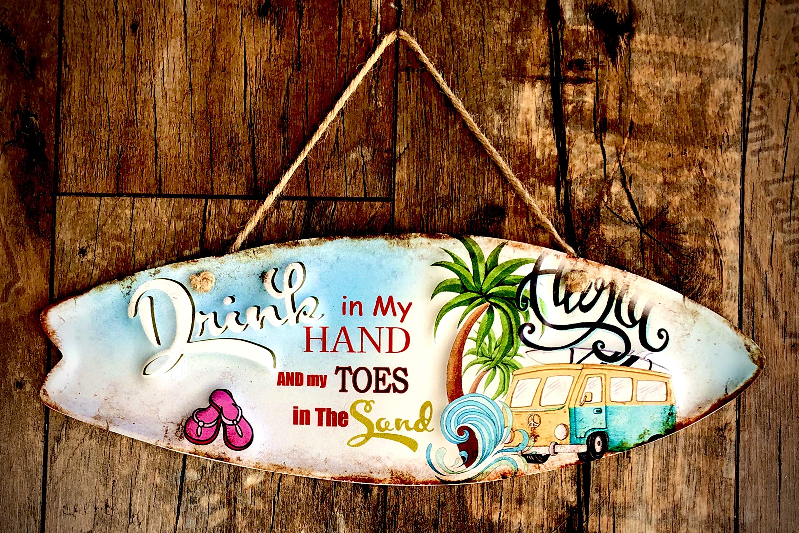 Targa In Metallo Vintage - Drink In My Hand And My Toes In The Sand - 40x14 Cm - Decorazione Retrò Per Pareti Casa, Ufficio, Garage