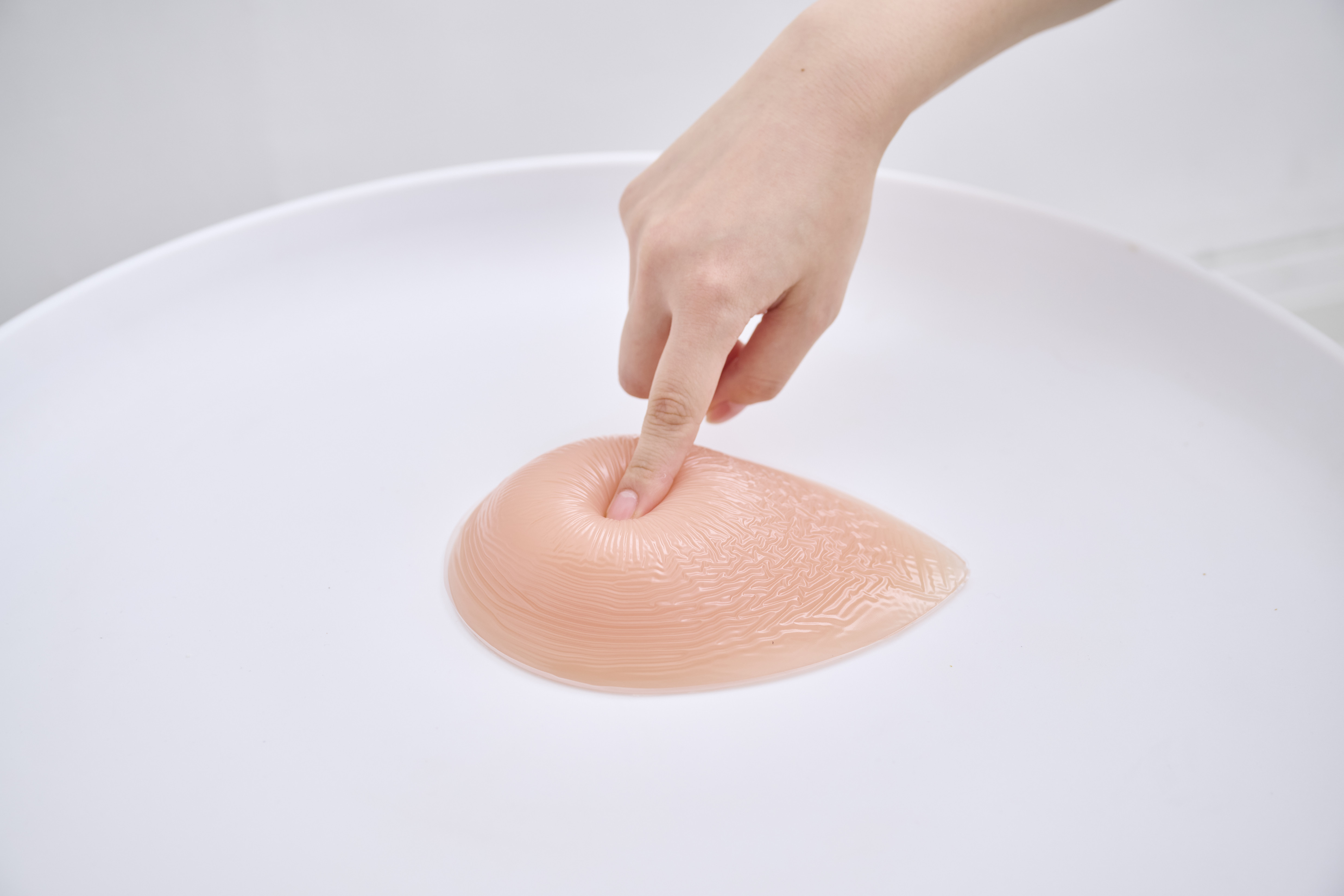 Amazon | [ヌーブラ]ずれない 乳がん パッド 人工乳房 ブレストケア