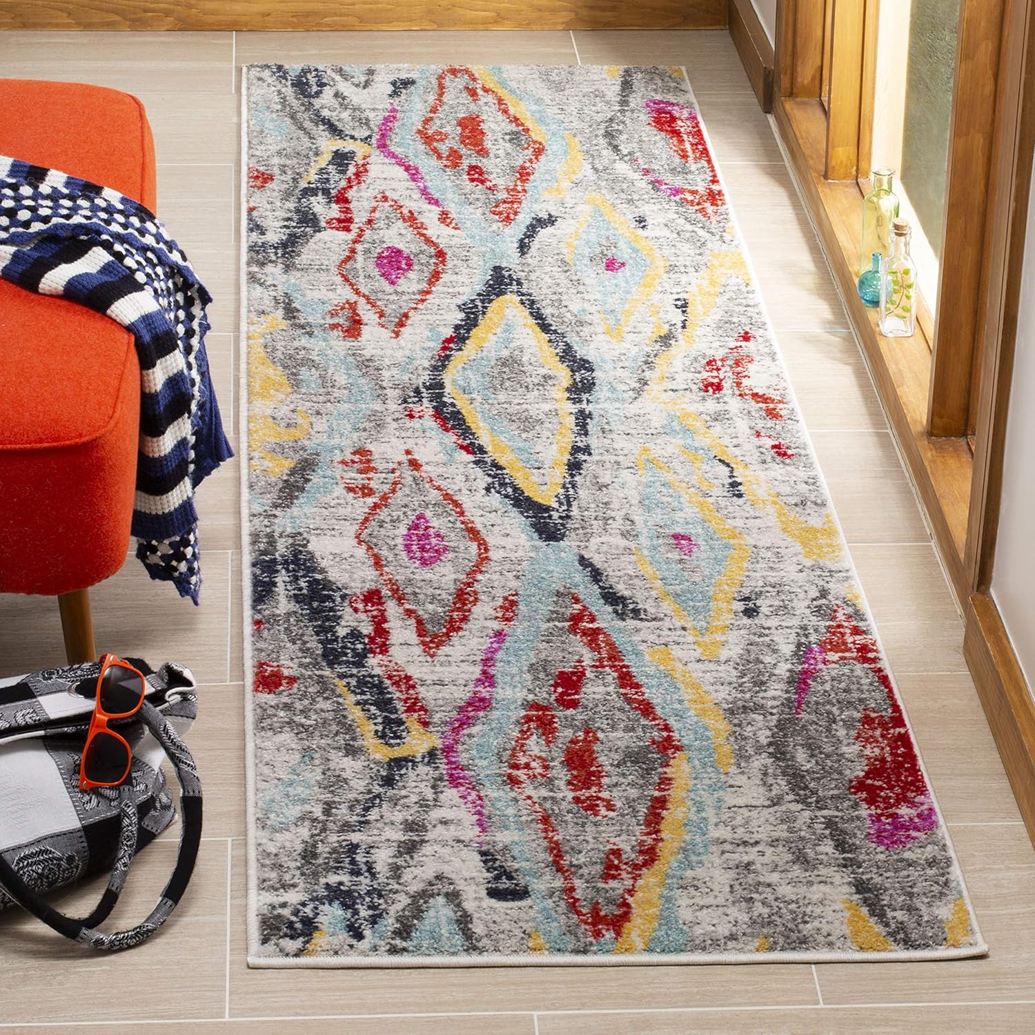SAFAVIEH Adirondack Collection Runner Rug - 2'6" x 8', Light Grey & Red, Boho Distressed Design, Non-Shedding & Easy Care, Ideal for High Traffic Areas in Living Room, Bedroom (ADR209F)