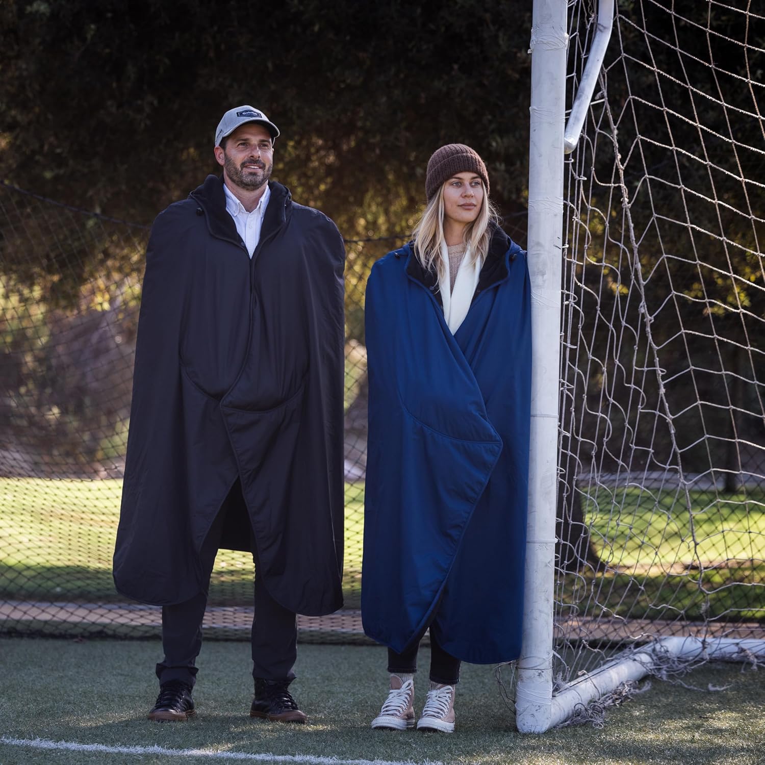 Shel'yx Hooded Stadium Blanket - Waterproof Windproof Fleece Sport Blanket - Extreme Weather Sideline Cape for Outdoor Events