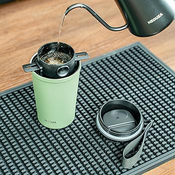 NEOUZA Dripper de café con vaso aislado al vacío, filtro de acero inoxidable reutilizable, cafetera portátil plegable sin papel para camping, viajes (vaso verde + goteador)1
