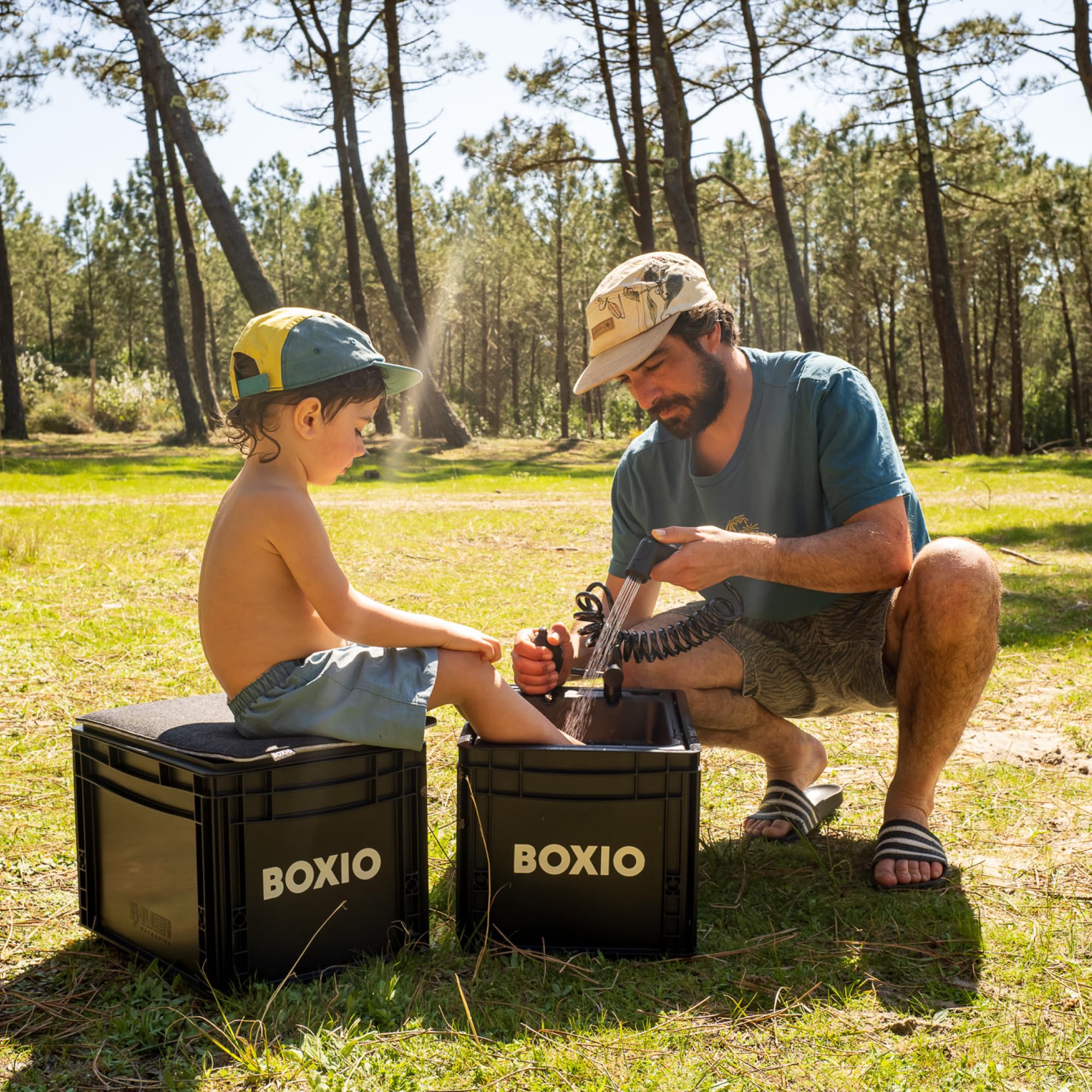 BOXIO - SHOWER : Damit wird deine Wash die tragbare Campingdusche mit Pumpe für Outdoor Enthusiasten ohne Strom - einfach im Zelt oder Wohnmobil zu nutzen. Perfekt für Camping, Festival, und Vanlife