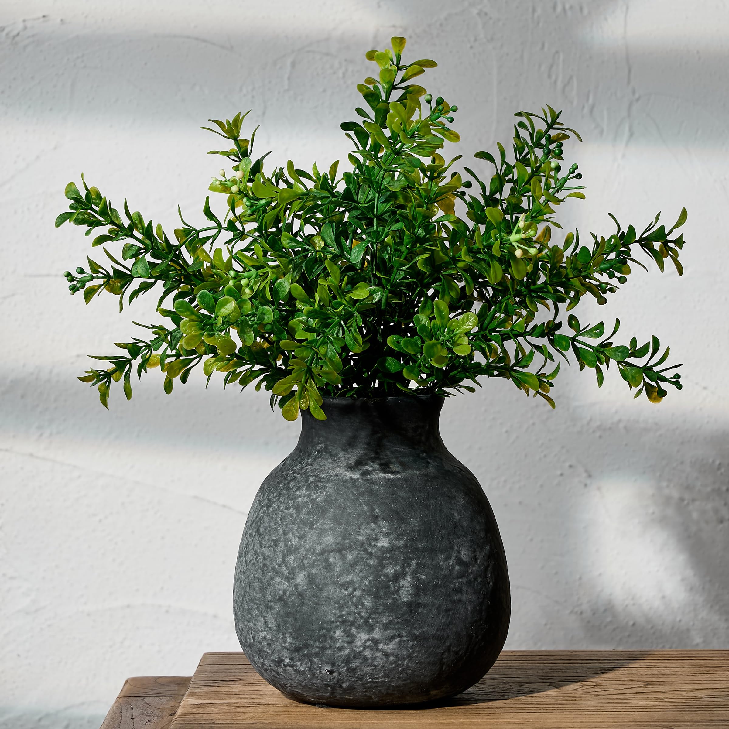 Grote keramische rustieke vaas, 11 inch zwarte terracotta boerderij bloemenvaas, moderne boho aardewerk decoratie voor woonkamer, badkamer, kantoor, plank, schoorsteenmantel