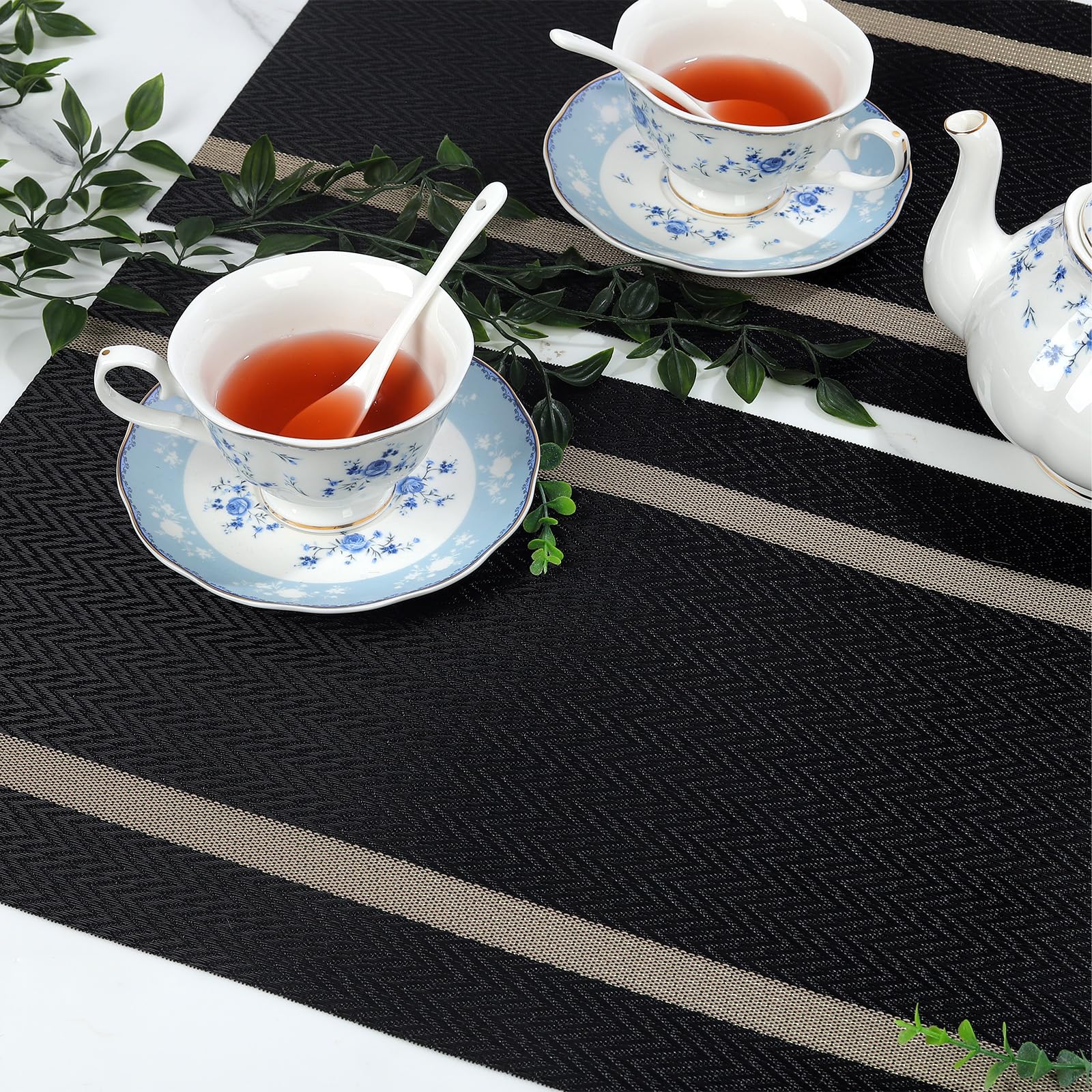 fanquare Black Table Mats Set of 6 Handmade PVC Woven Placemats Rectangular Table Mats Heat Resistant Washable Non-Slip Tablemats for Dining Kitchen Table Decoration 45 * 30cm - Image 3