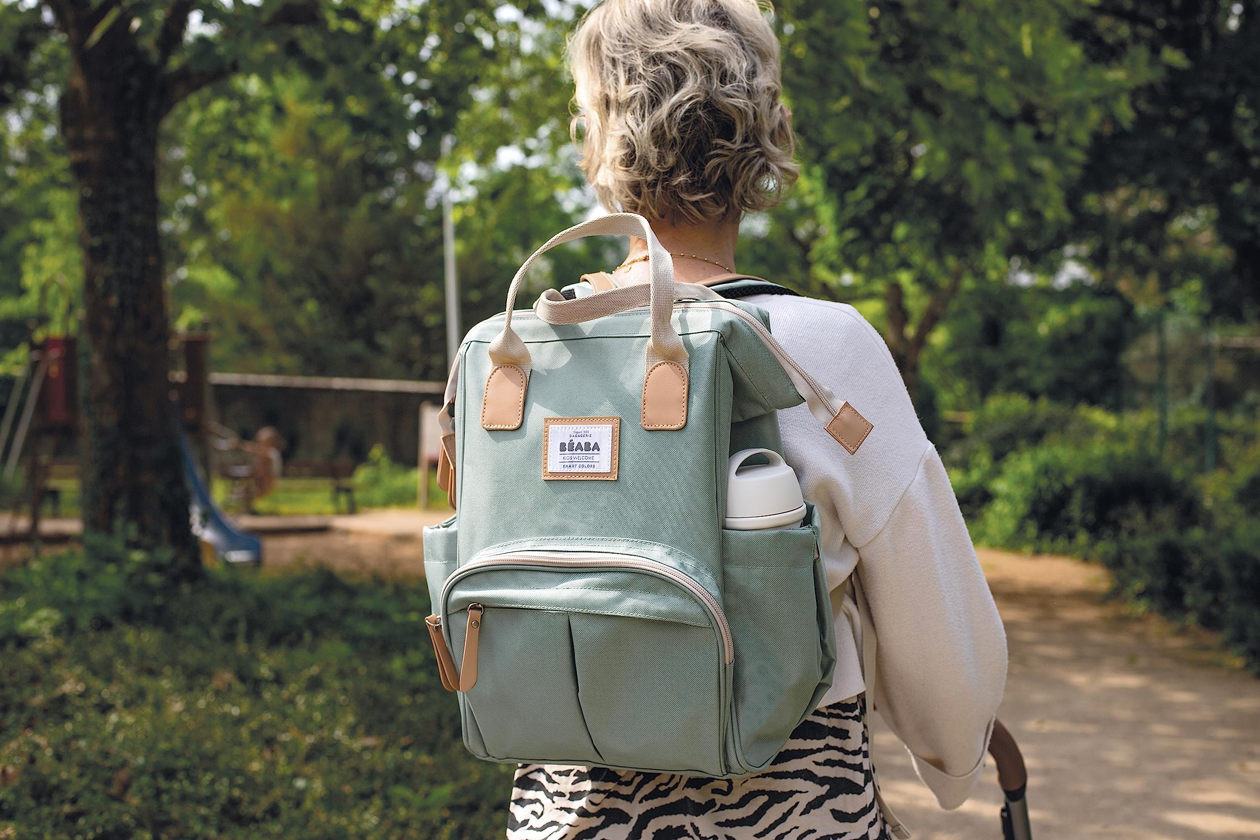 BÉABA, Mochila Cambiador Bebé, Gran Capacidad de Almacenaje, Múltiples Bolsillos, Cambiador Incluido, Gran Apertura, Bolsillos Aislantes, Bolsa de Viaje Multifuncional, Bolsa Wellington, Verde Salvia