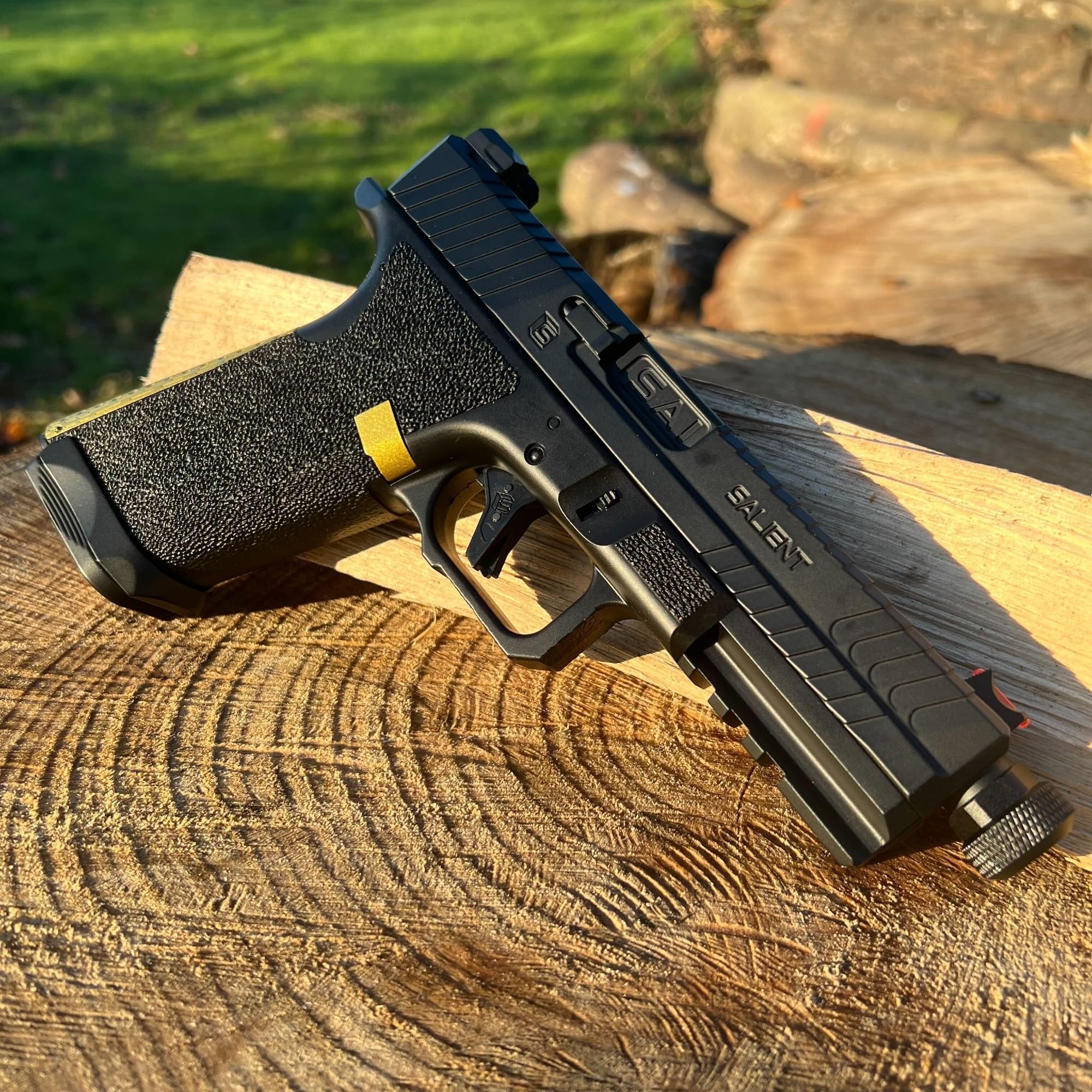 Cyma CM135 SAI Advanced AEP Airsoft Pistole Komplettset Schwarz Gold <0,5 Joule Softair elektrisch inkl. Akku und Ladegerät