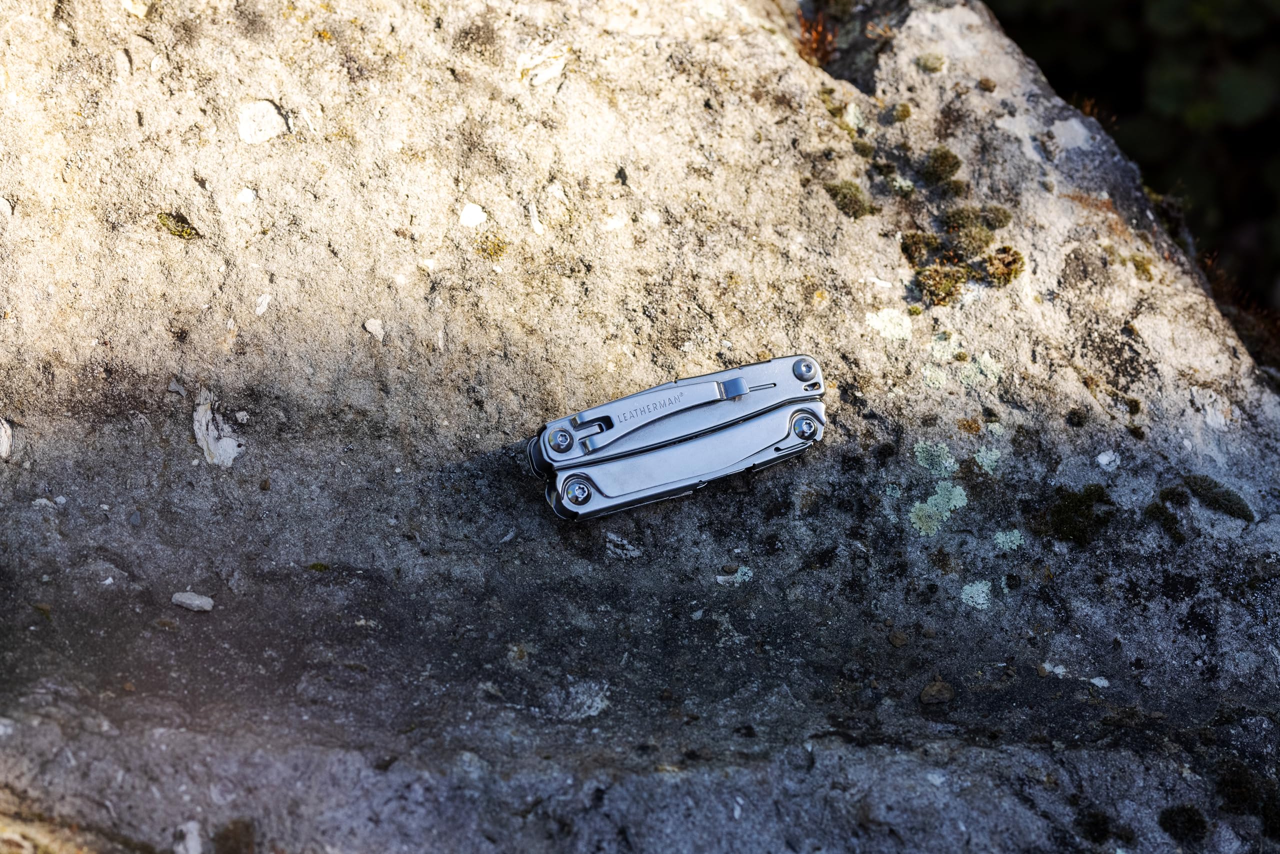 Leatherman Bolster Multiherramienta | 13-en-1 con Alicates, Navaja 420HC, Clip de Bolsillo, Acero Inoxidable Ligero