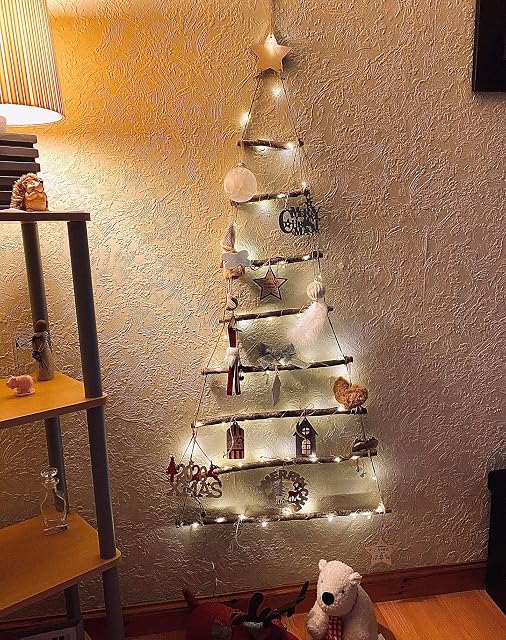 HomeZone 133cm Rustic LED Wooden Christmas Hanging Ladder Wall Tree with Lights & Decorations Space Saving Xmas Tree fairy Lights Wall Mountable D.I.Y Vintage Style Scandinavian Shabby Chic Festive