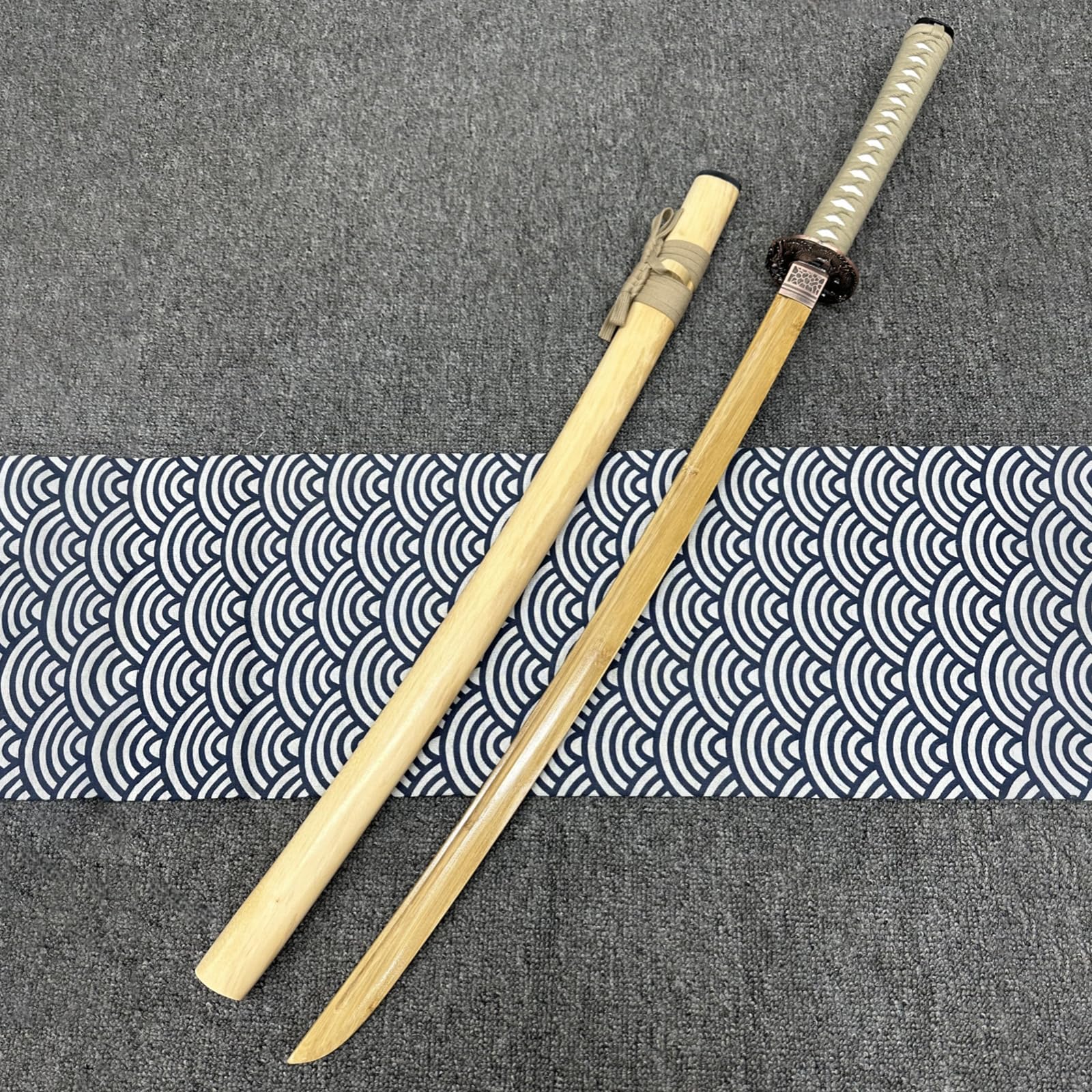 Katana en bois avec gaine,bokken naturel 103 cm,Bokken fait à la main,pour l'entraînement au combat à l'épée Kendo,l'anime,le cosplay,l'accessoire Iaido,les cadeaux d'anniversaire Noël – Couleur bois