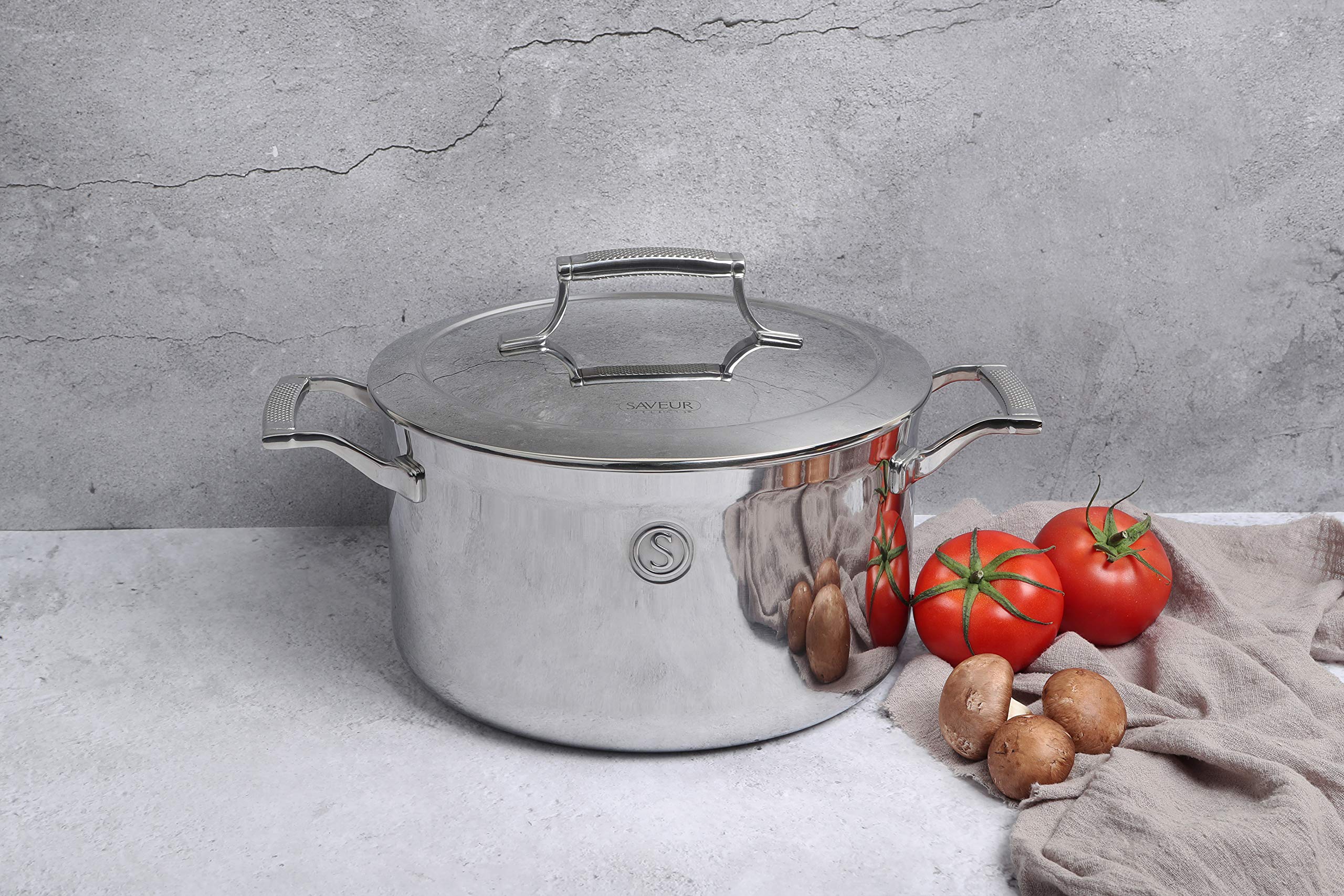 SAVEUR SELECTS Tri-ply Stainless Steel 6-Quart Stock Pot with Lid, Induction-ready, Dishwasher Safe, Voyage Series