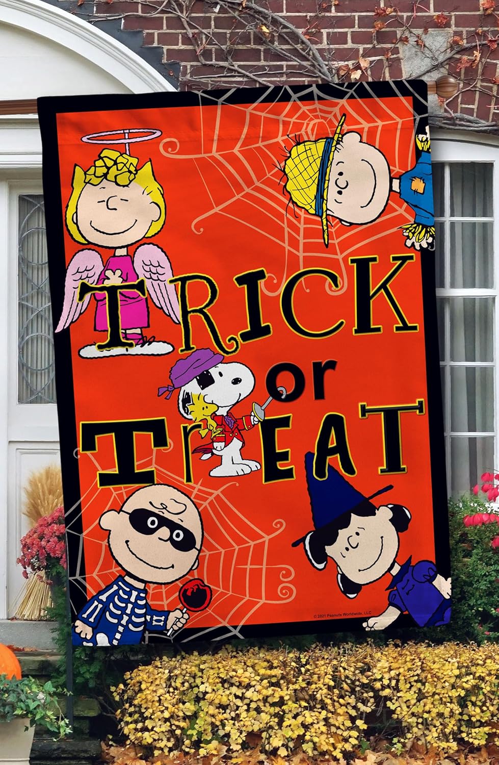 Flagology.com, PEANUTS®, PEANUTS® Trick or Treat Gang – House Flag 28" x 40", Officially Licensed PEANUTS®, Halloween