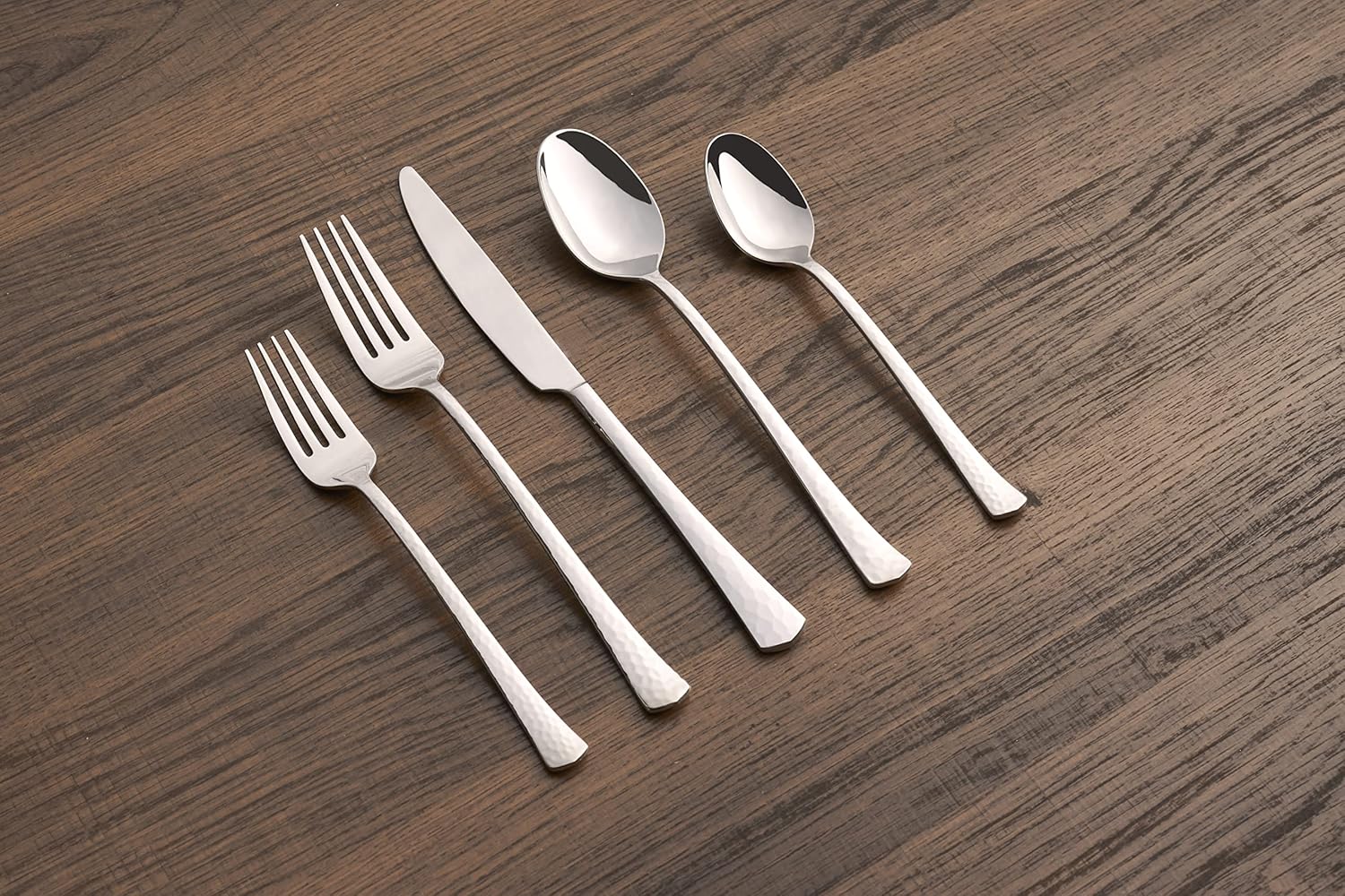 Cambridge 348920CNW12R Raegan Hammered Mirror 20-Piece Flatware Set