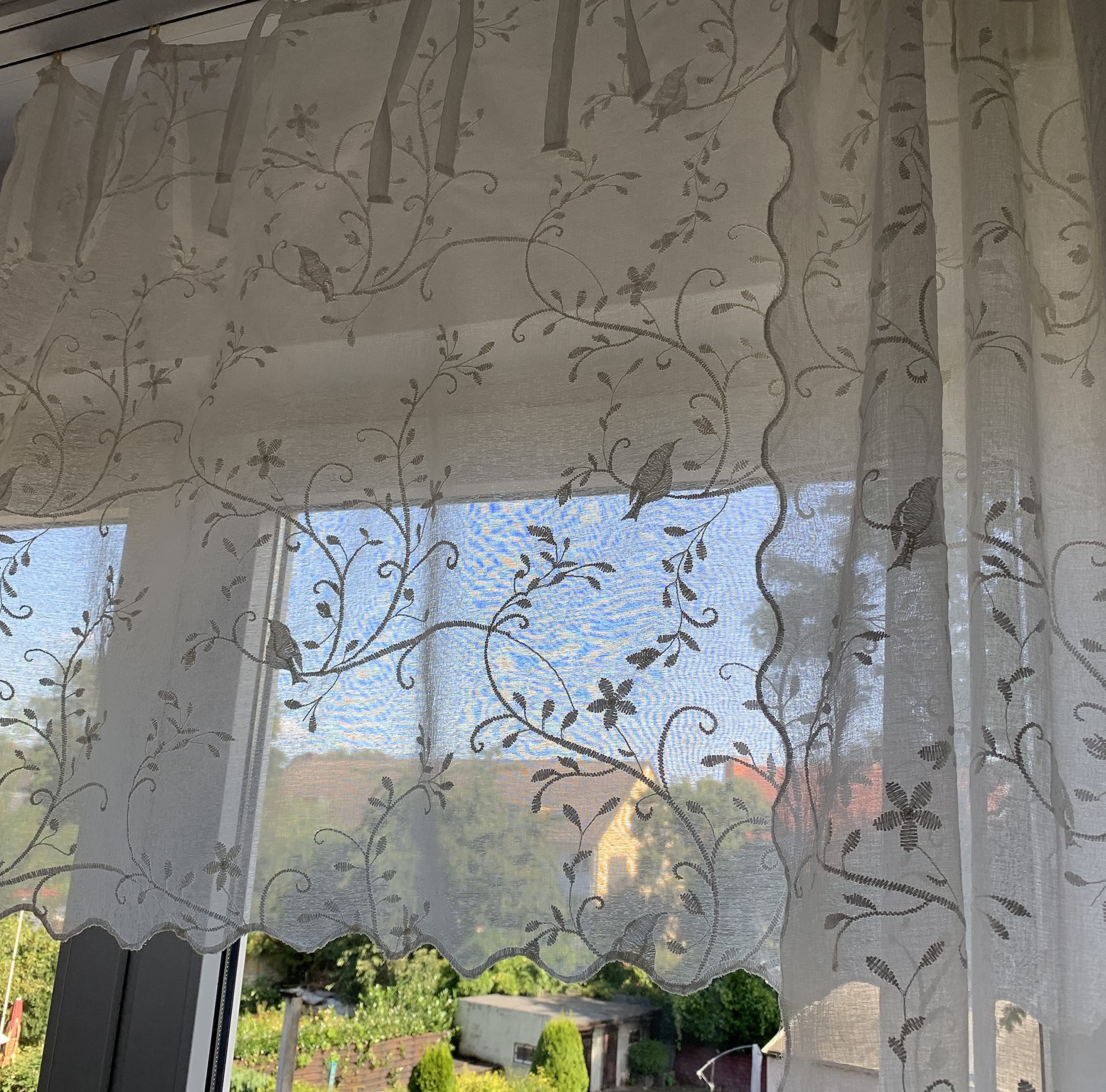 Kurzgardine New Bird Offwhite Bestickt 130x40 cm – Romantische Scheibengardine im Landhausstil, Bistro-Gardine Shabby Chic & Vintage, feine Spitze für Küche & Wohnzimmer