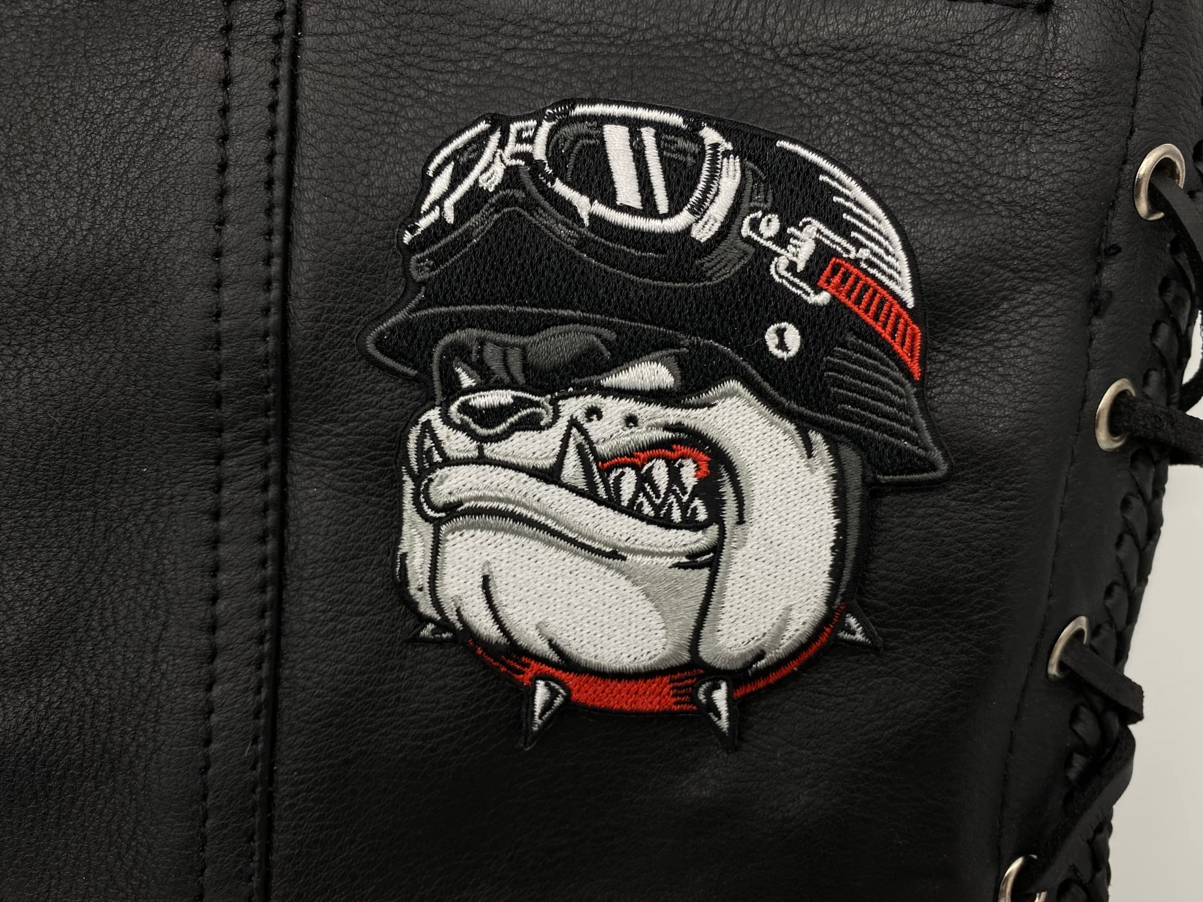 Migliora i tuoi design con i patch del bulldog personalizzati per la