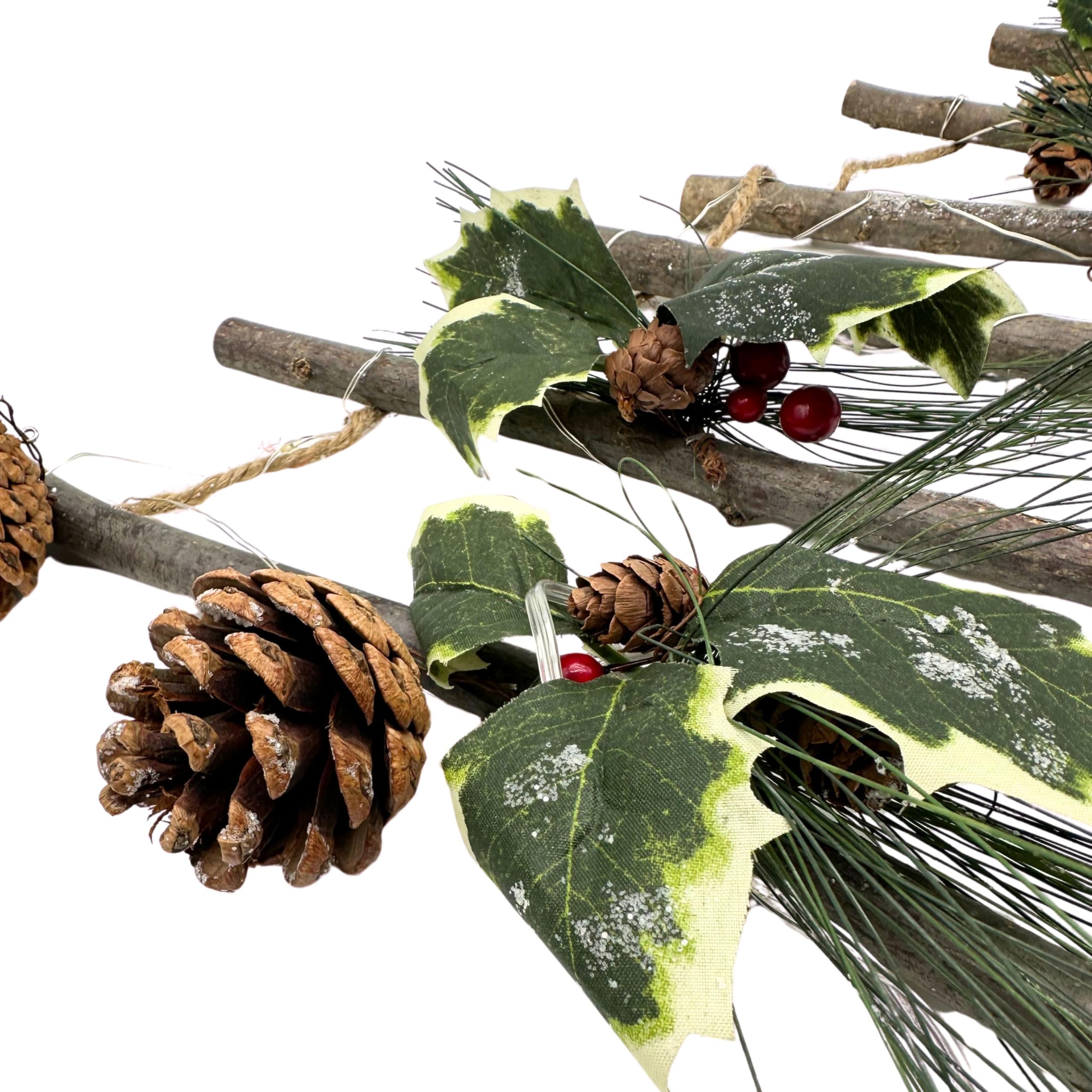 Gruppo Maruccia - Árbol de Navidad iluminado de pared - Árbol de Navidad decorado para colgar - Guirnalda navideña artesanal en forma de árbol estilizado de madera - Altura 74 cm