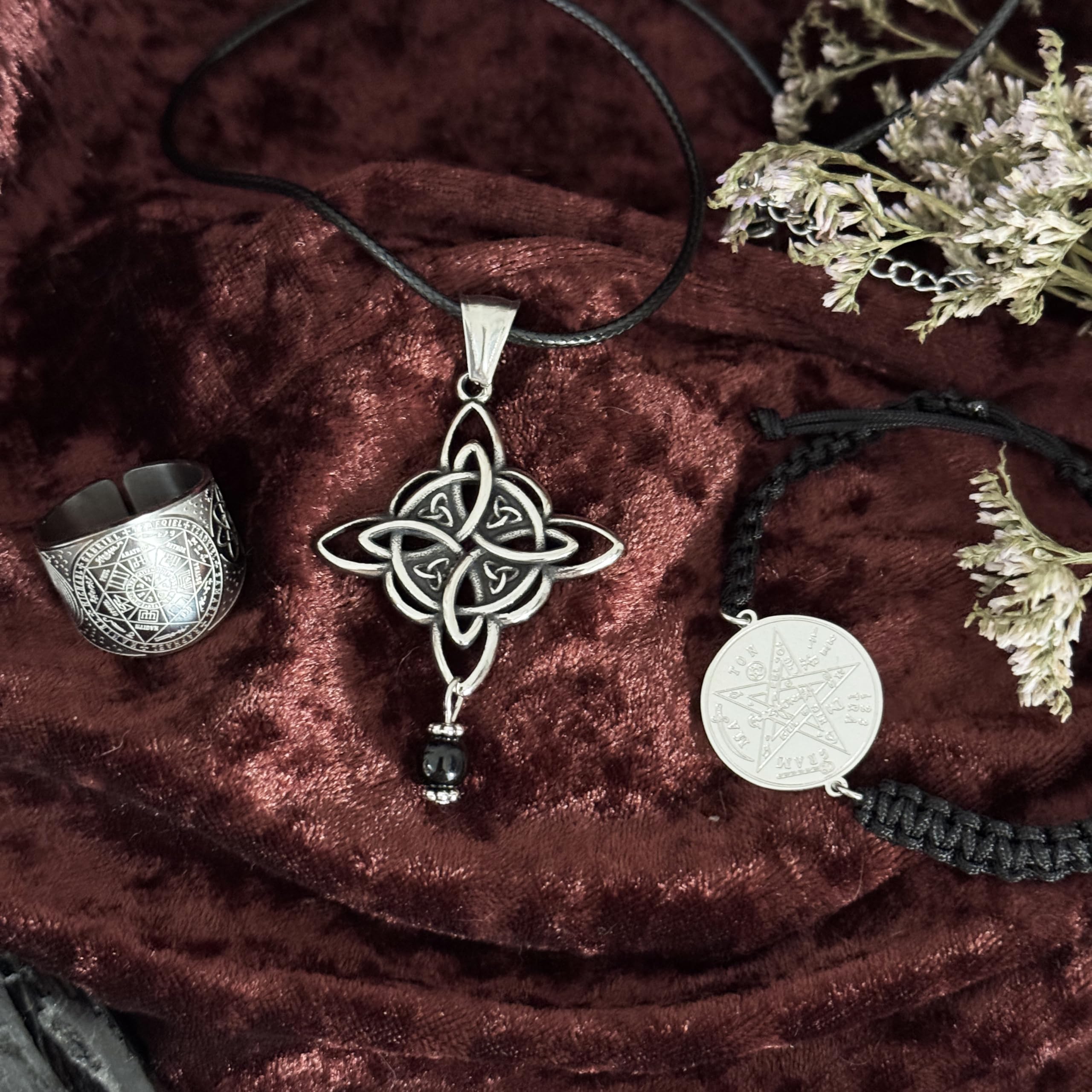 Simboliks Pack de 3 piezas: Triple Protección Esotérica, Colgante Nudo de Bruja con Ónix, Pulsera Tetragramatón y Anillo Sello de 7 Arcángeles, Acero Inoxidable, Amuleto contra Mal de Ojo y Hechizos