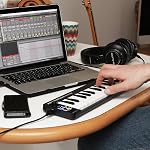M-Audio Keystation Mini 32 | Ultra-Portable 32-Key USB MIDI Keyboard Controller