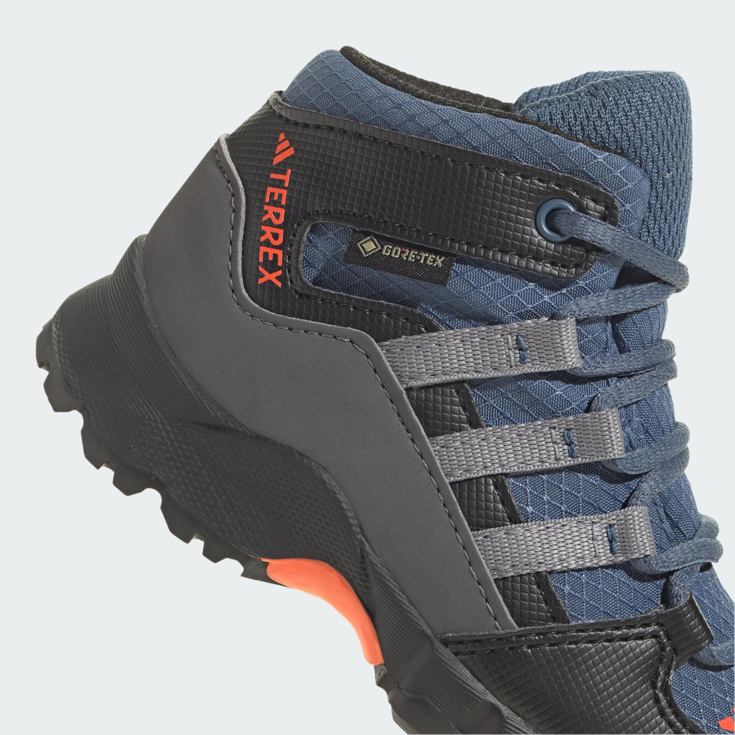 adidas Terrex Mid Gore-Tex Hiking Shoes, Scarpe da Trekking Unisex-Bambini e Ragazzi