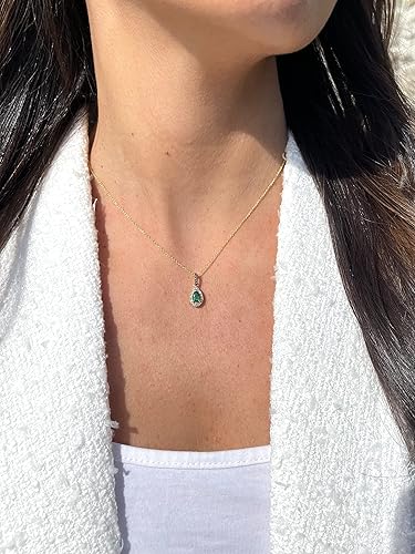 Vista 4 de LE VIAN Collar con colgante de diamante blanco y chocolate de 15 quilate con forma de lágrima verde esmeralda de 13 quilates para mujer en oro