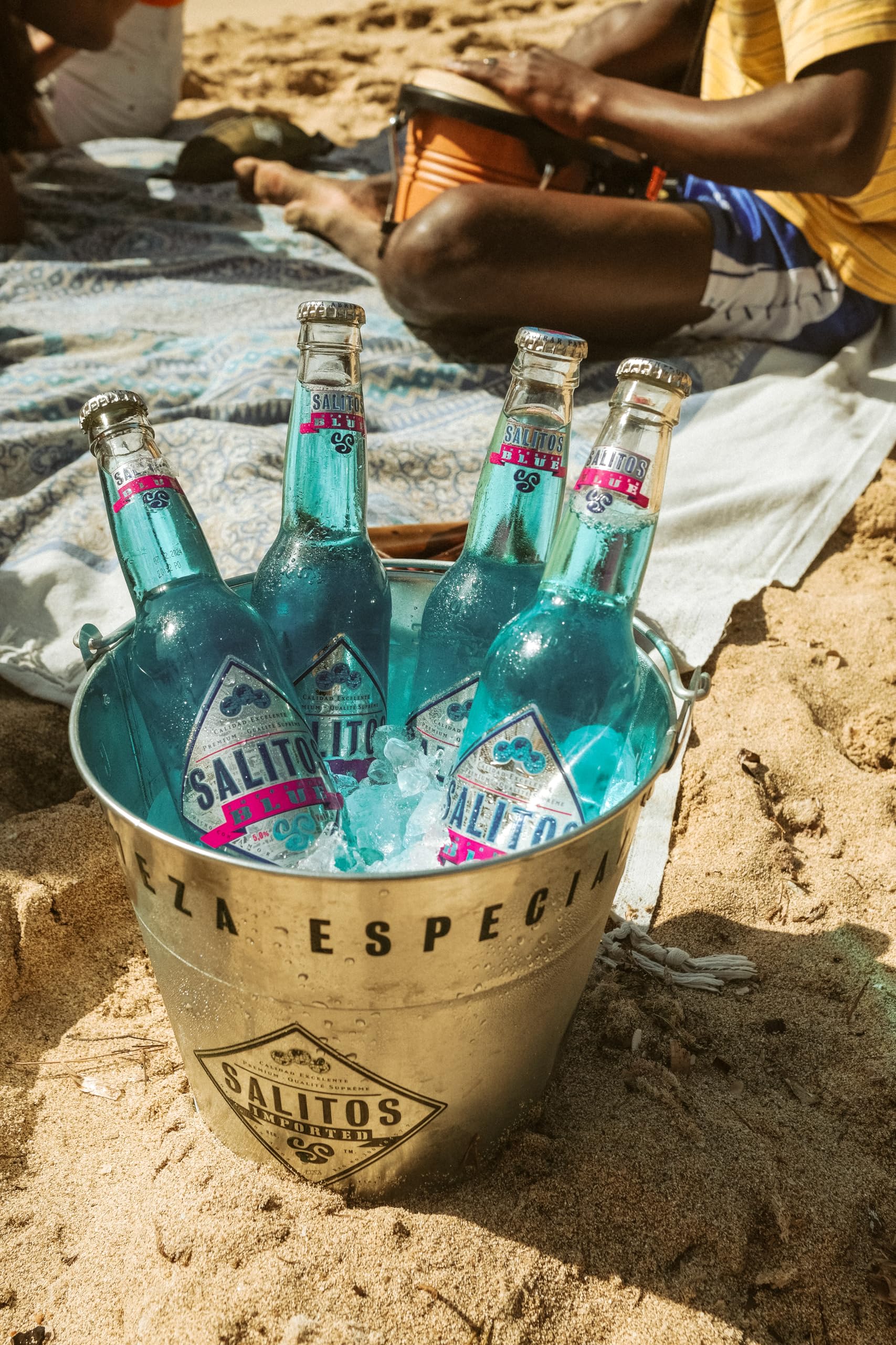 SALITOS BLUE Biermix, 12 x 0,5l Einweg Dosenbier, Biermischgetränk mit Blaubeeren Geschmack, prickelnde & fruchtige Beerennote, 5,0% Vol. – Perfekt für einen Abend mit seinen Freunden